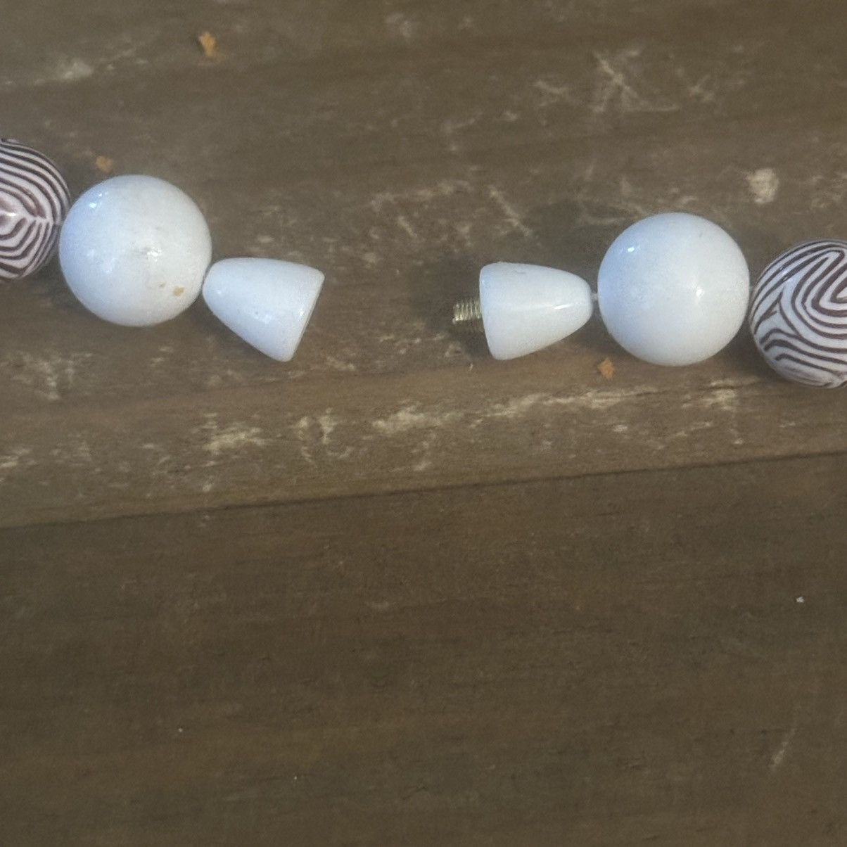 Vintage Vintage white and brown swirly bead necklace Size ONE SIZE - 4 Thumbnail