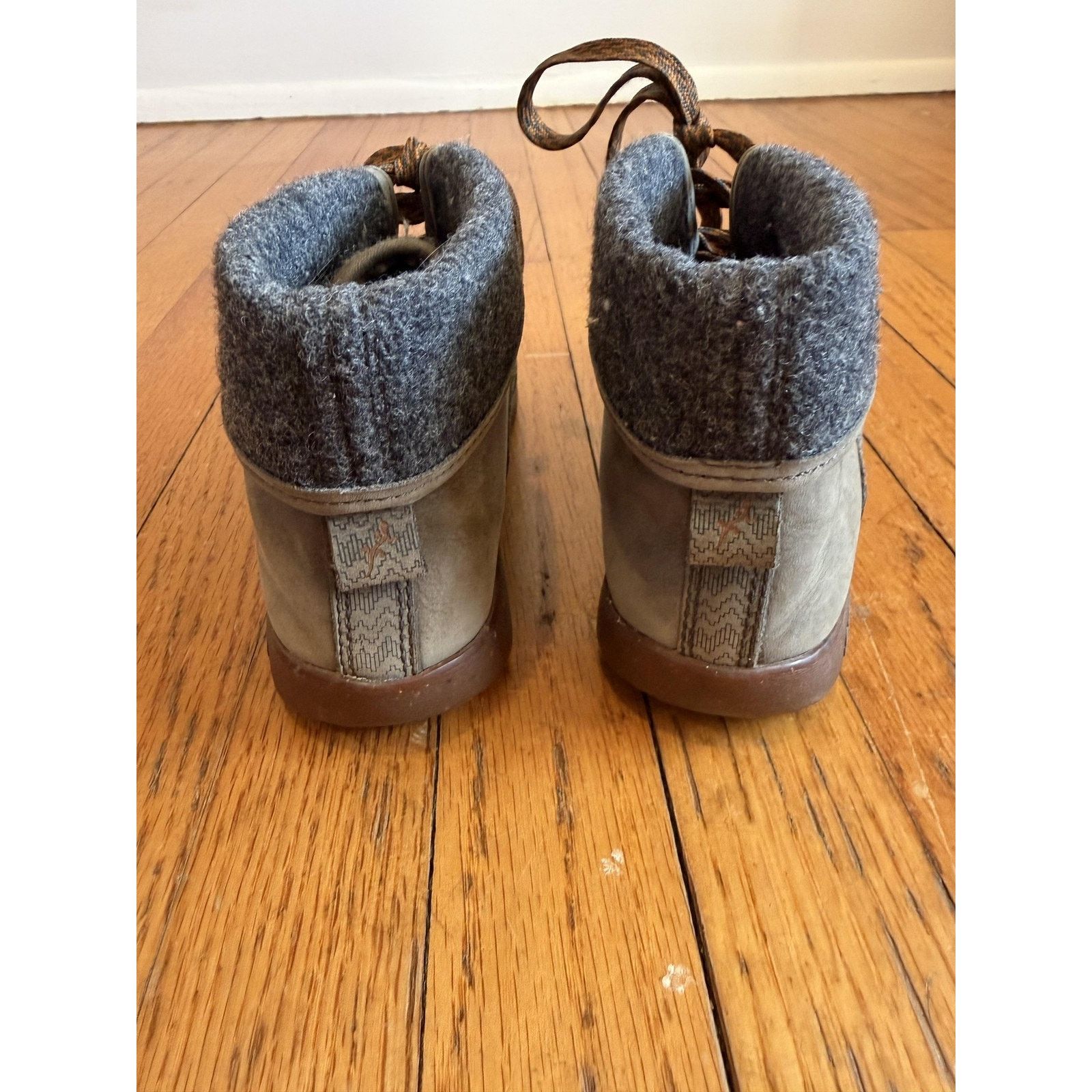 Chaco Chaco Boots Size 6 Barbary Gray Leather Wool Lined Lace Up Size US 6 / IT 36 - 4 Thumbnail