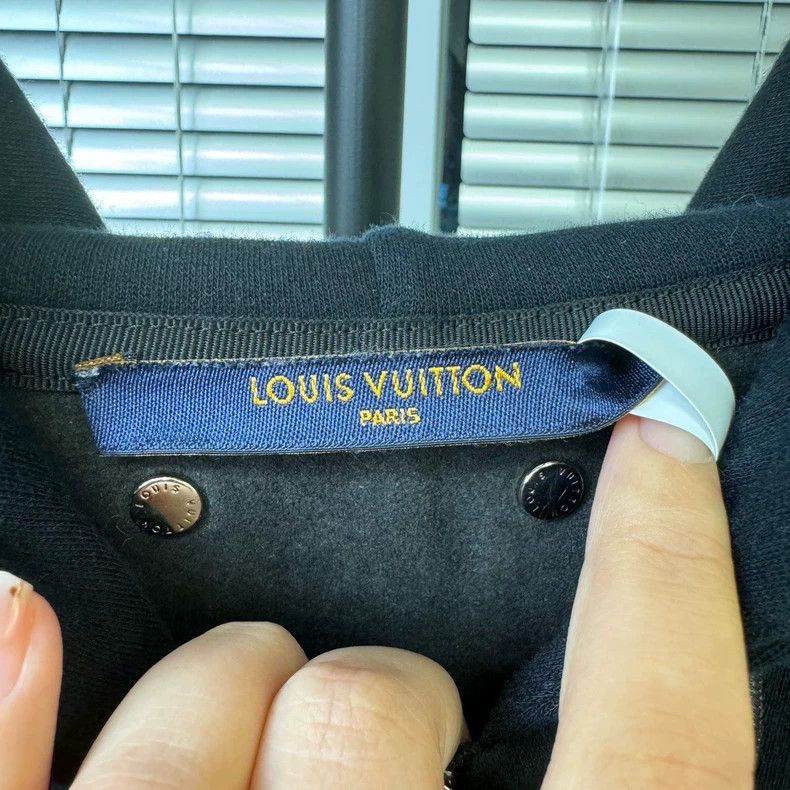Louis Vuitton Louis Vuitton Black metallic logo zip hoodie Size US XXL / EU 58 / 5 - 4 Thumbnail