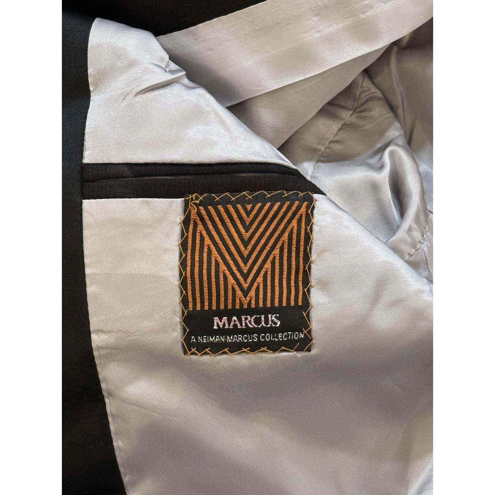 Neiman Marcus Marcus Neiman Marcus Blazer Mens 40 Pinstripe Satin Lapel Size 40R - 10 Thumbnail