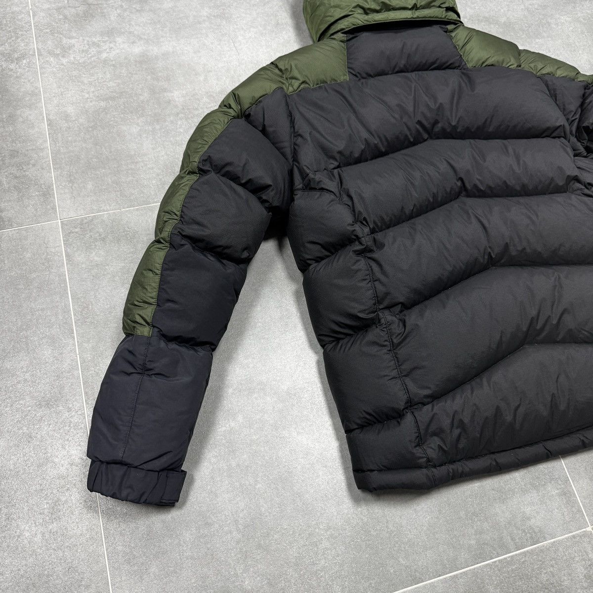 Montbell Montbell Multi Pocket Puffer Down Jacket Men Dark Green Size US L / EU 52-54 / 3 - 21 Thumbnail