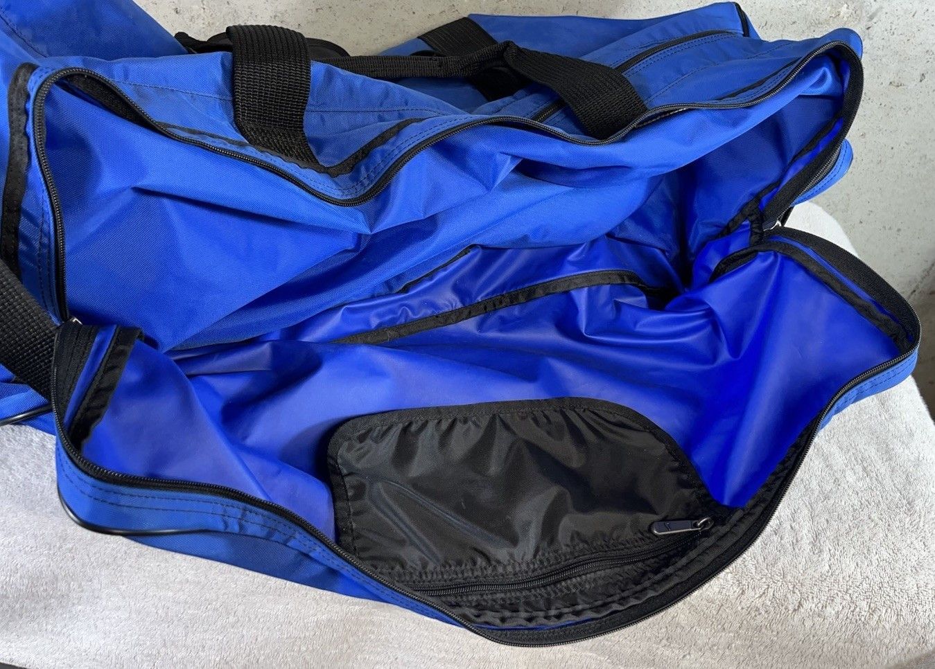 Nike Vintage XL 90s Blue Nike Travel Duffle Gym Bag Swoosh Logo Size ONE SIZE - 13 Thumbnail