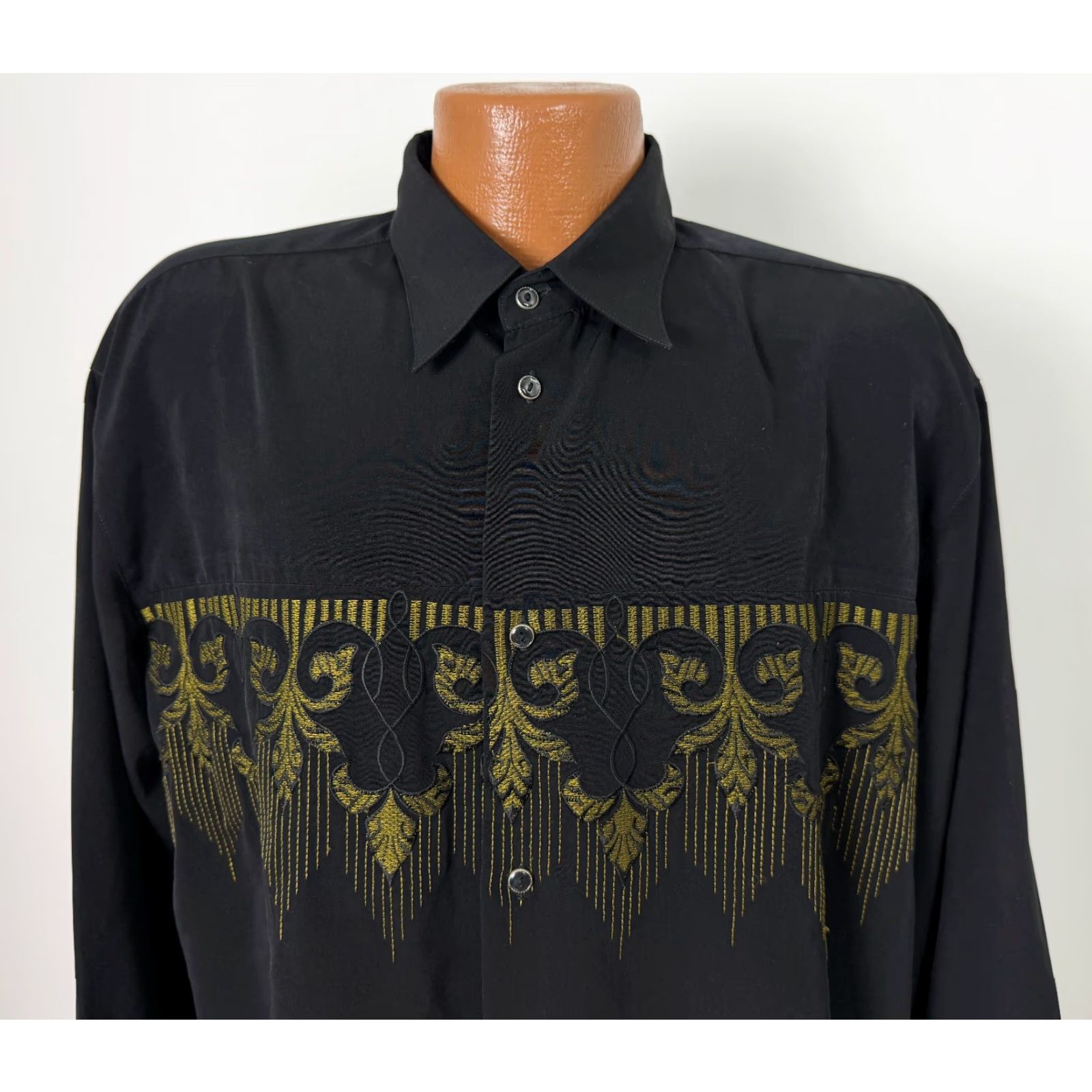 Vintage VINTAGE Pronti Shirt Men L Embroidered 90s Floral Silky Polyester Button-Up Collar-Point Black X-Features: Lightweight, Microfiber, Durable? Size US L / EU 52-54 / 3 - 2 Thumbnail