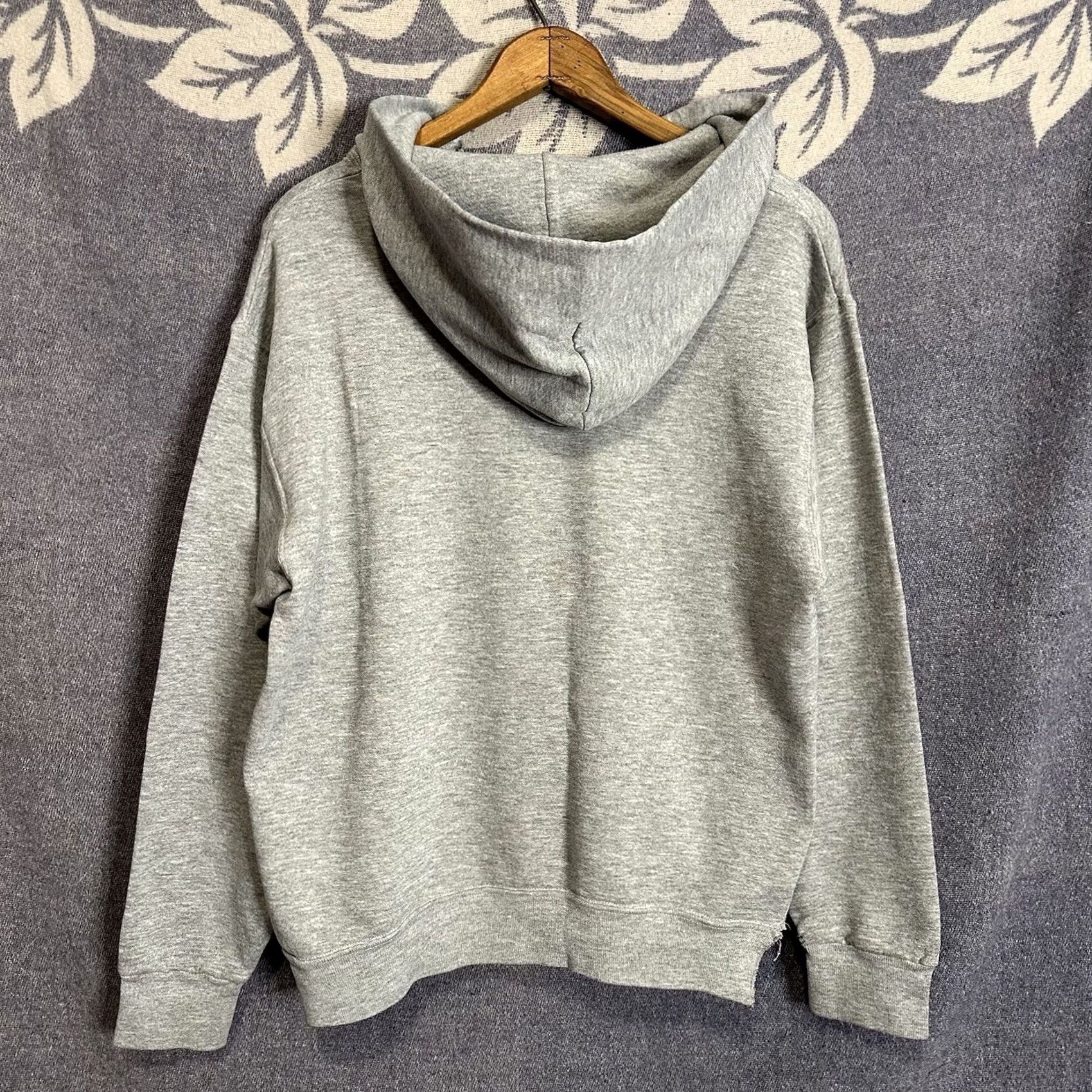 Vintage VINTAGE The Cotton Exchange Hoodie Mens M Gray USA Made Distressed Pocket Pullover Cotton Blend Hooded Regular Size Shirt? Size US M / EU 48-50 / 2 - 5 Thumbnail