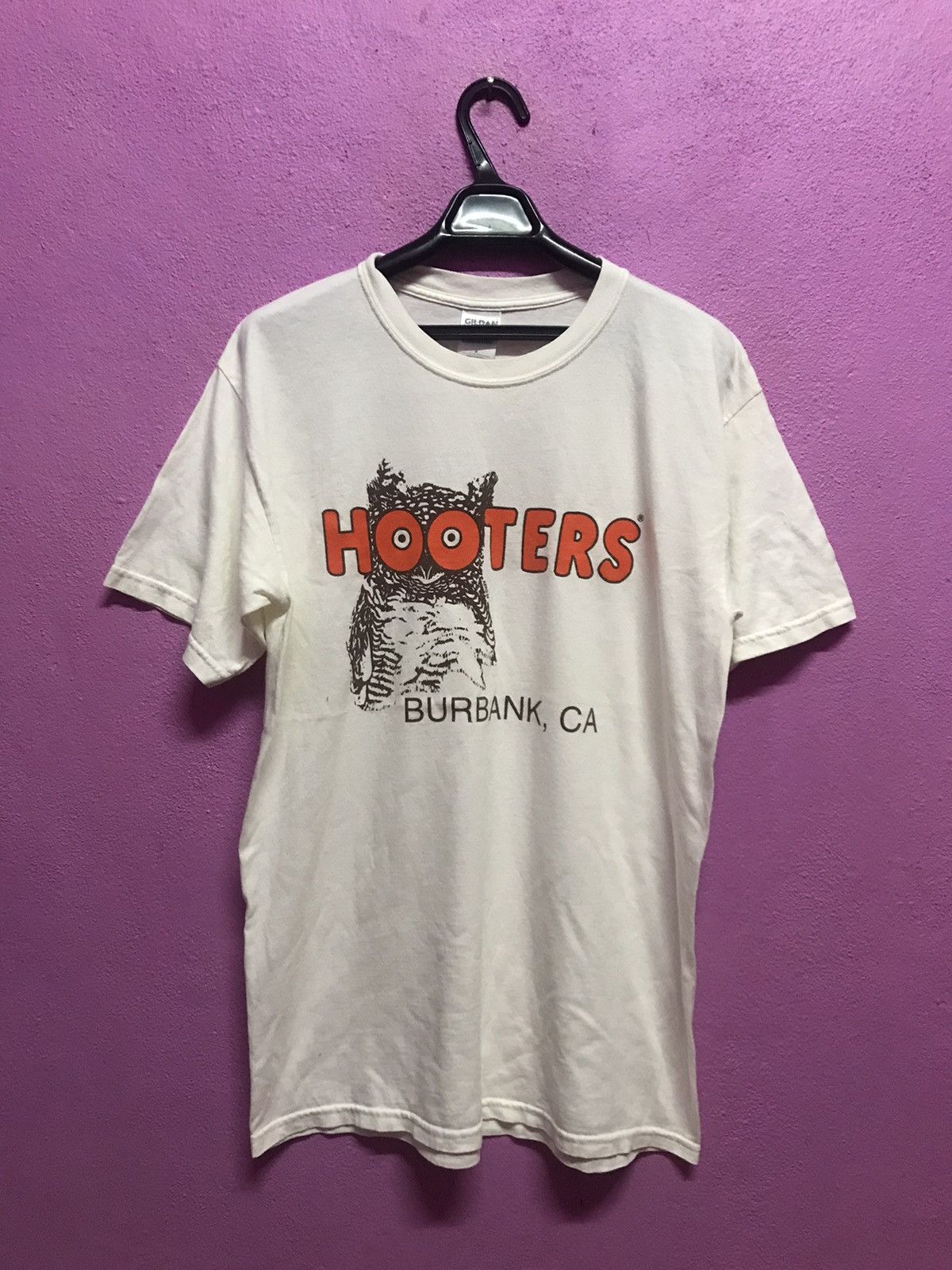 Gildan Hooters Burbank Tee Size M Size US M / EU 48-50 / 2 - 1 Thumbnail