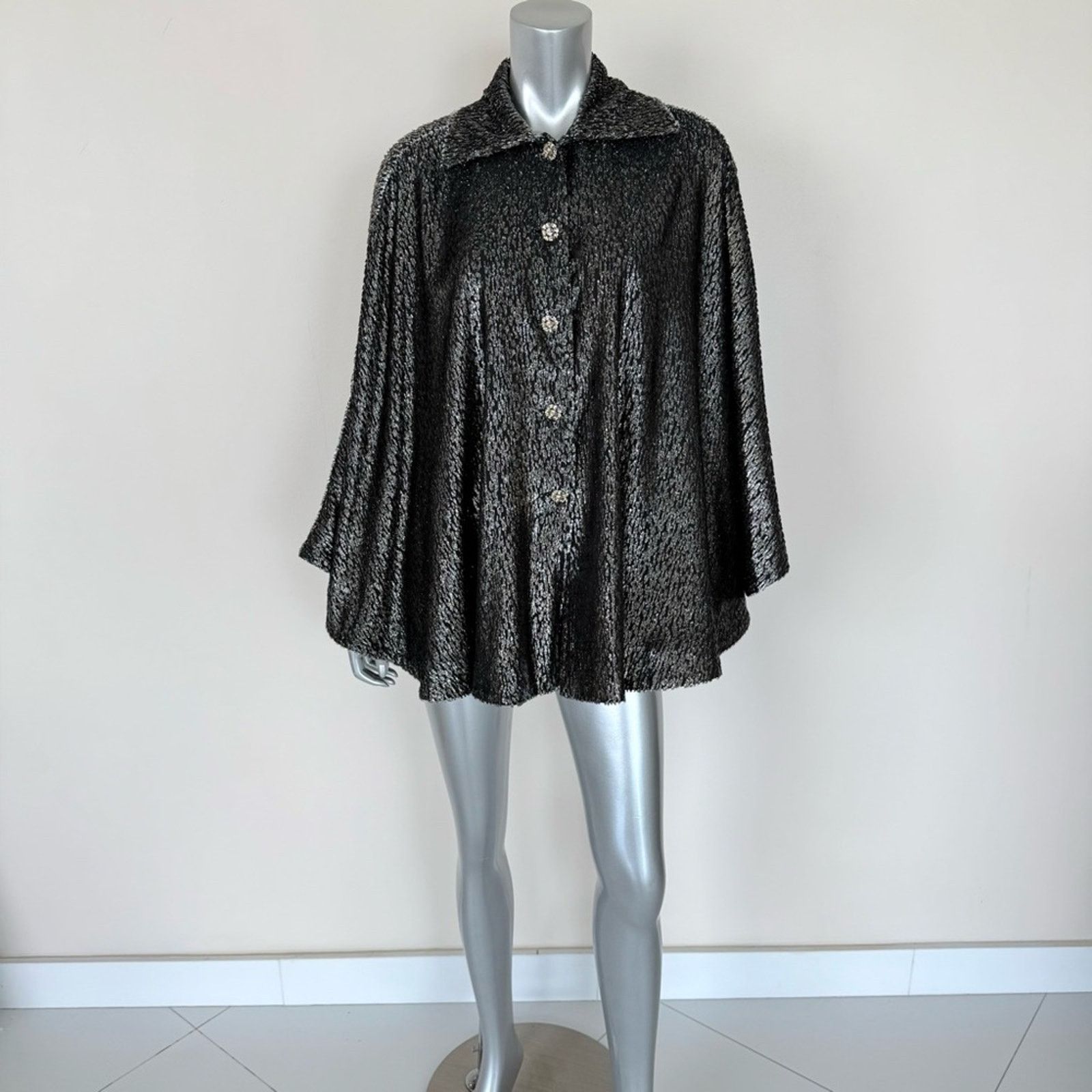 Chanel NEW!CHANEL women poncho with shimmer size 34 FR Retail 6900$ Size XS / US 0-2 / IT 36-38 - 2 Thumbnail