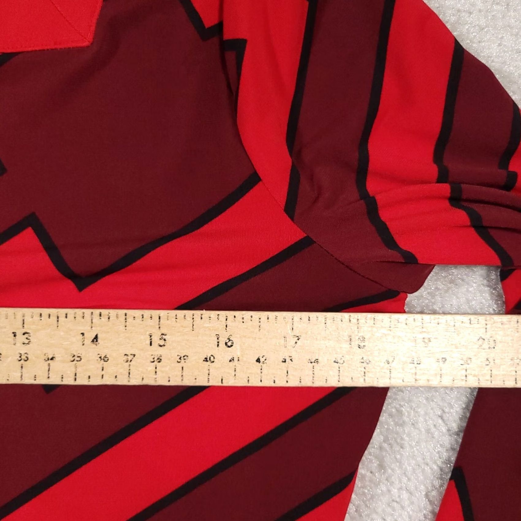 Liz Claiborne Liz Claiborne Shirt Womens Small Red Geometric Square Neck 3/4 Sleeves Blouse Size S / US 4 / IT 40 - 6 Thumbnail