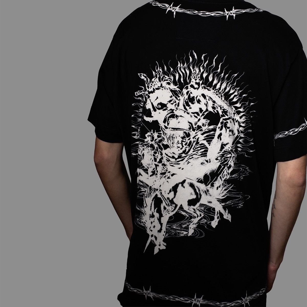 Givenchy Givenchy gothic t shirt Size US XL / EU 56 / 4 - 3 Thumbnail