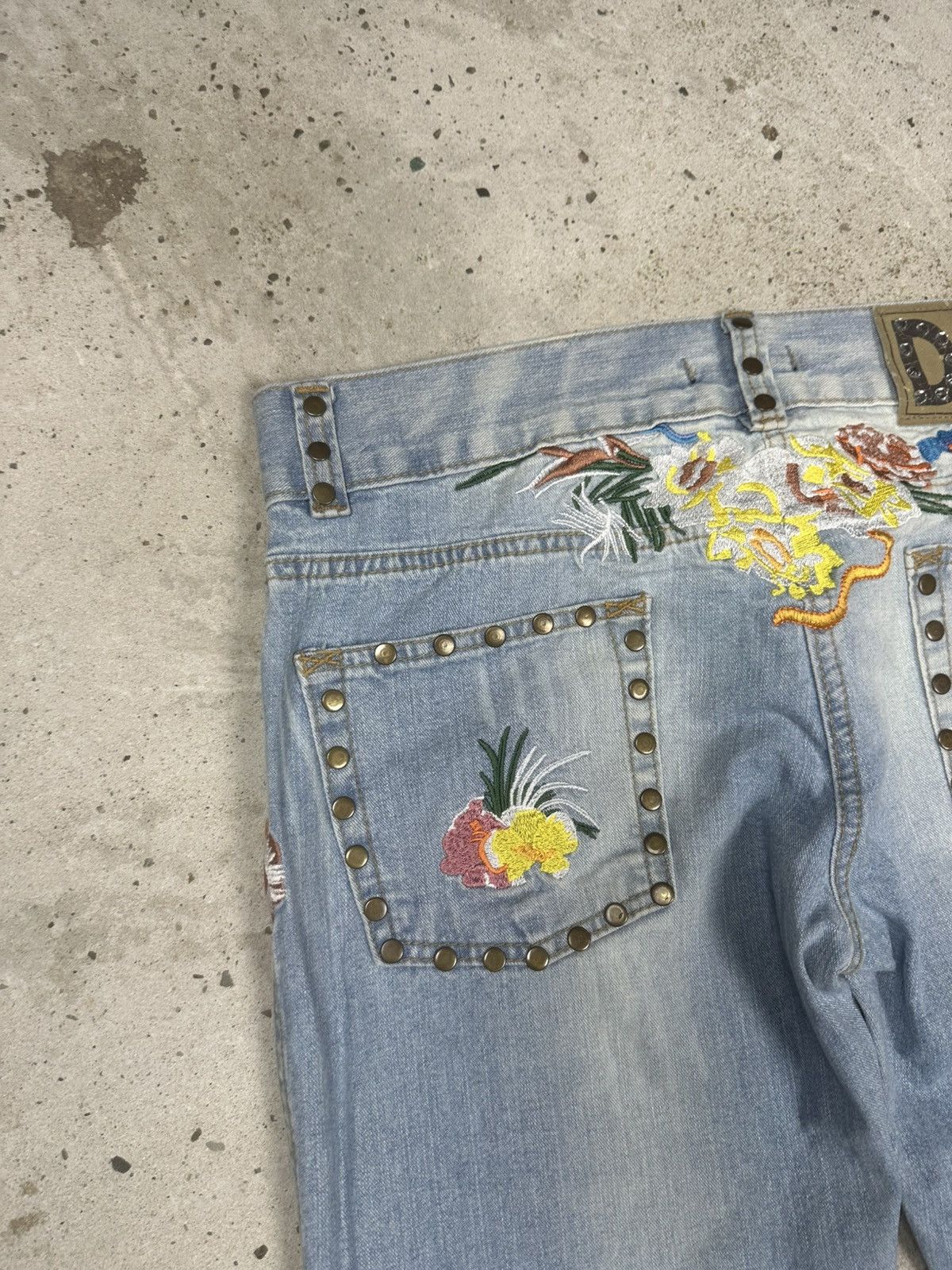 Dolce & Gabbana 2000s Dolce & Gabbana Hawaii Embroidery Bootcut Jeans Studs Size 32" / US 10 / IT 46 - 17 Thumbnail