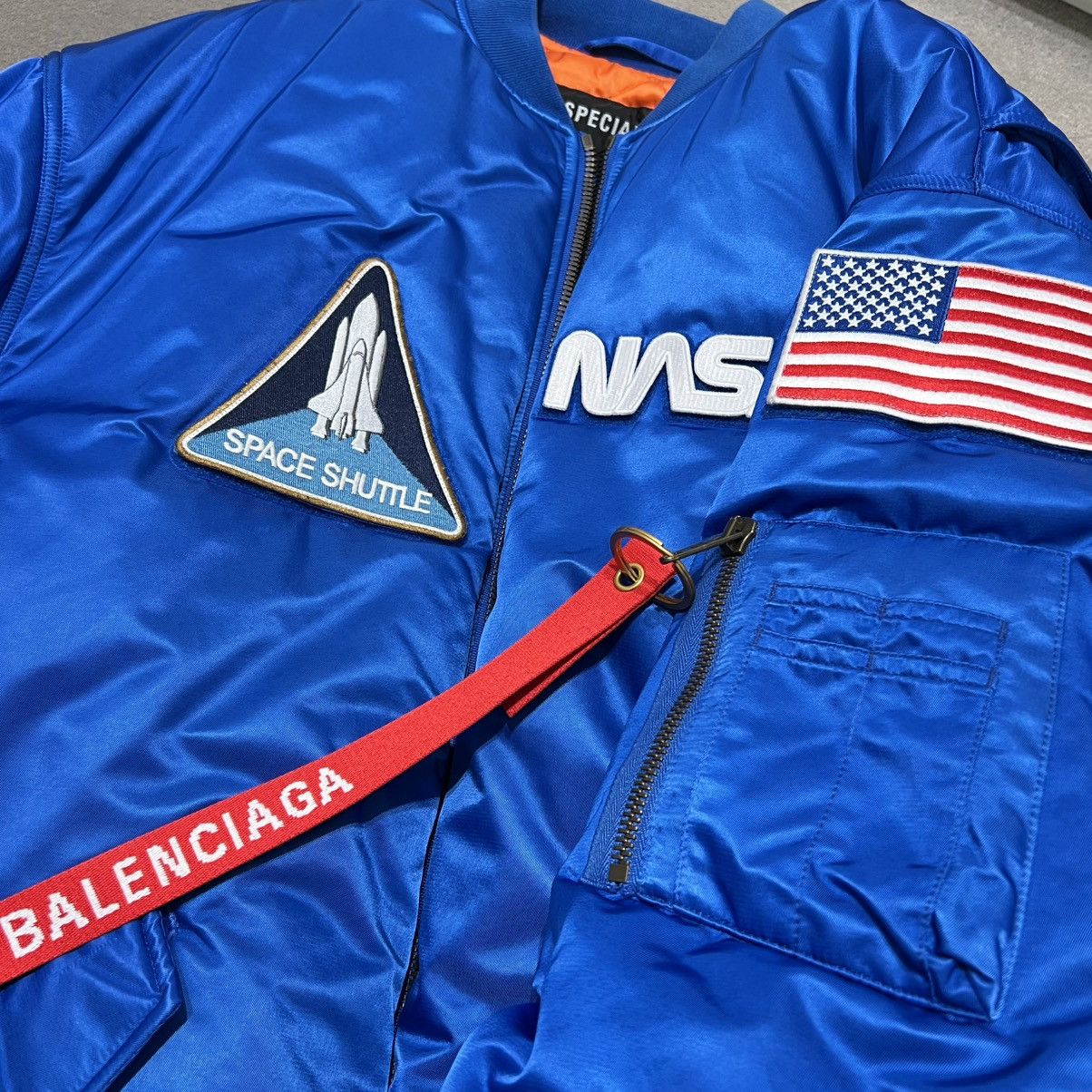 Balenciaga Balenciaga NASA Oversized Jacket Size US XL / EU 56 / 4 - 5 Thumbnail