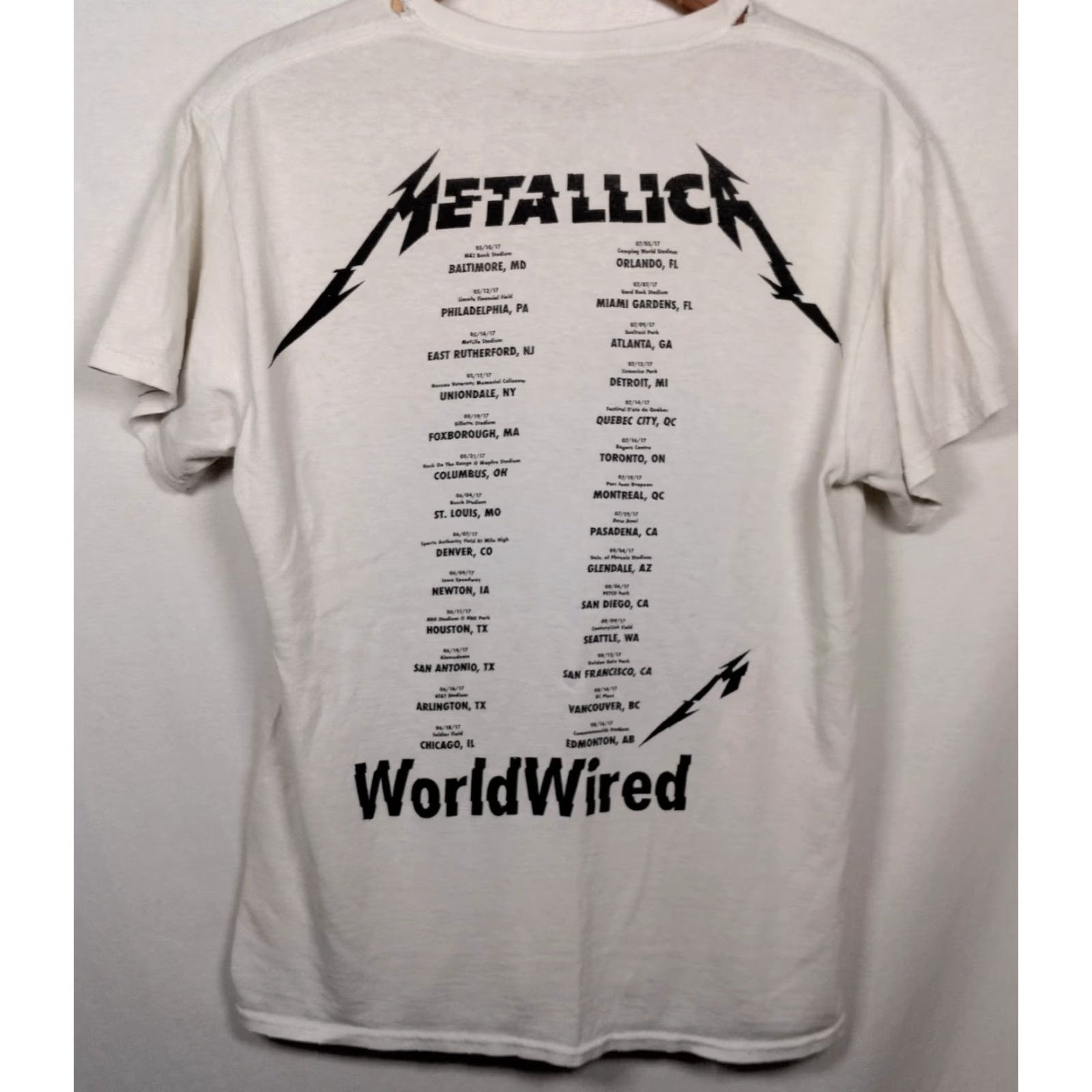 Vintage VINTAGE Metallica Shirt World Wired Tour 2017 Heavy Metal T-Shirt Mid White Mens M Distressed Graphic Crew Neck Short Sleeve Size US M / EU 48-50 / 2 - 4 Thumbnail
