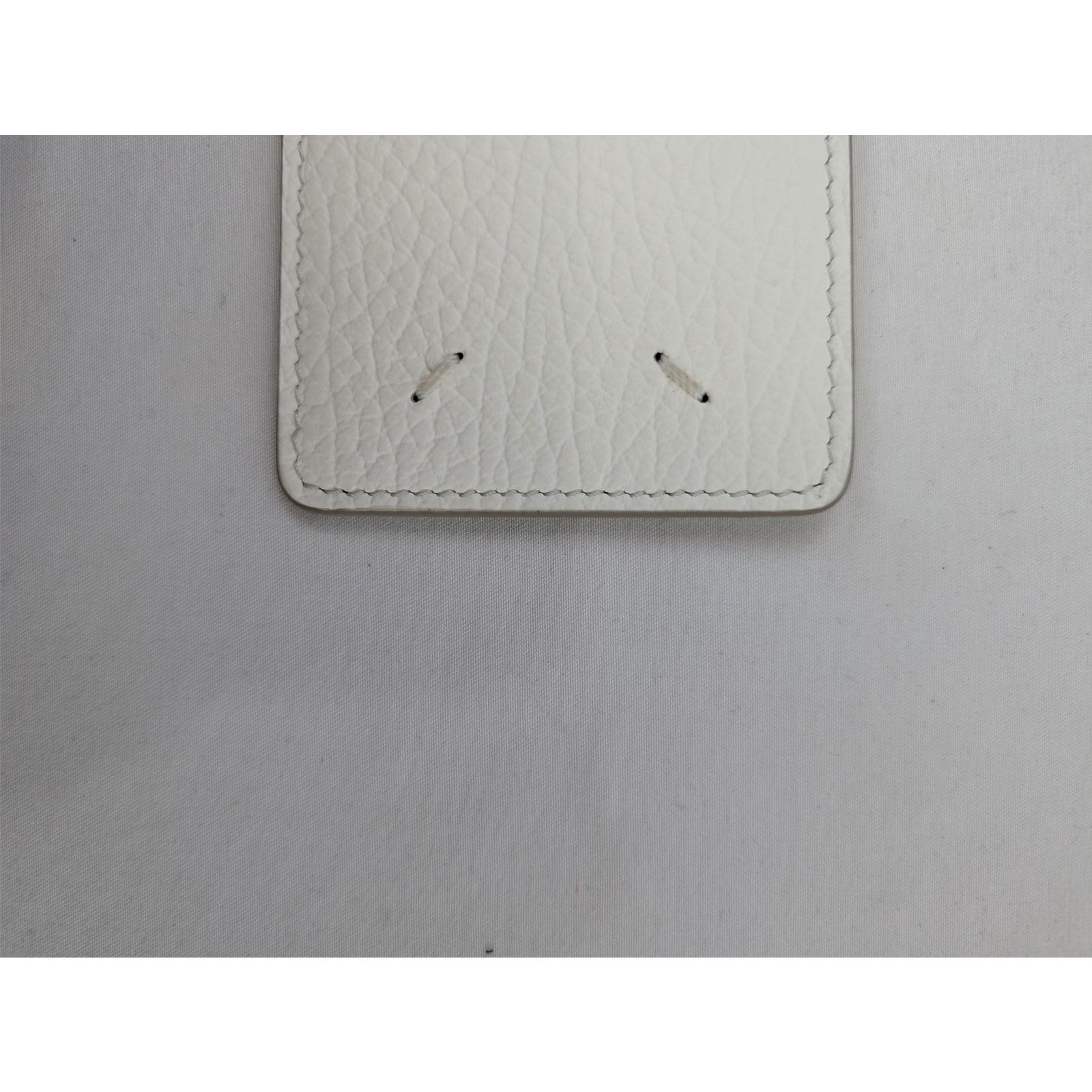 Maison Margiela o1rshd1 Size: OS/ Four Stitch Leather Card Holder in White Size ONE SIZE - 9 Thumbnail