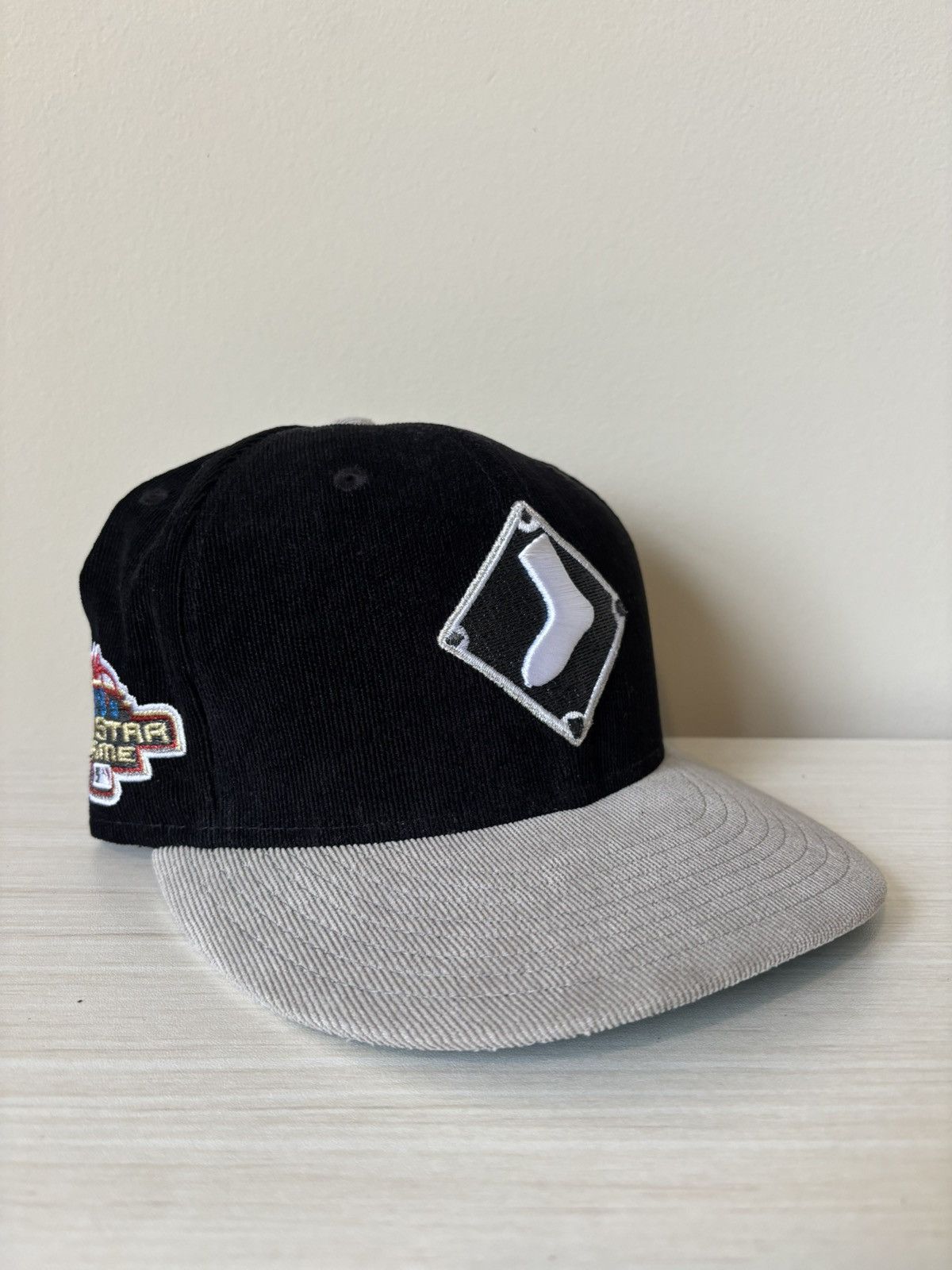 Lids Chicago White Sox Corduroy 7 3/8 Size ONE SIZE - 1 Thumbnail