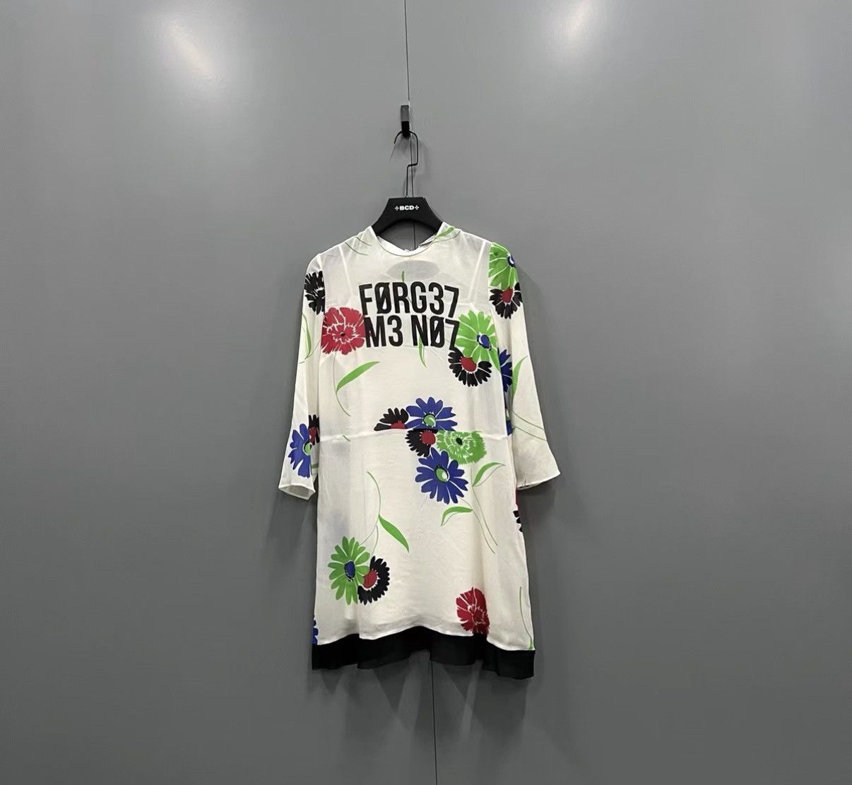 Valentino Valentino Floral Letter Printed Long Sleeve Dress J41 Size M / US 6-8 / IT 42-44 - 1 Thumbnail