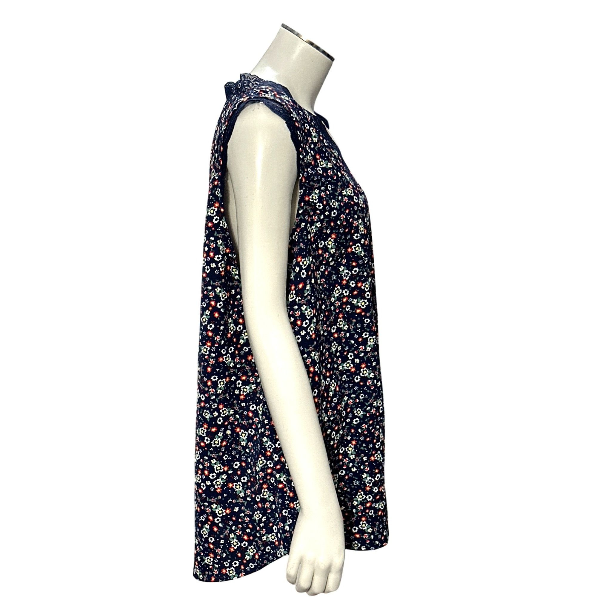 Other CCC Floral Sleeveless Blouse With Lace Trim V Neck Navy Size Size XL / US 12-14 / IT 48-50 - 4 Thumbnail