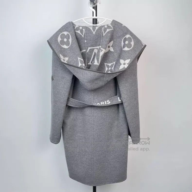 Louis Vuitton Louis Vuitton Long bathrobe coat in light grey with full p Size 4XL / US 24-26 - 2 Thumbnail