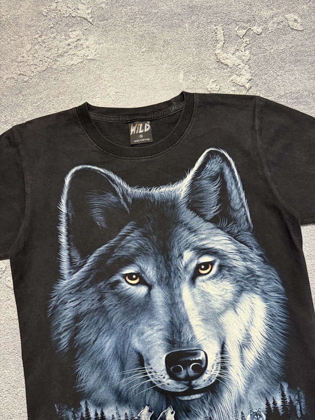 Vintage Vintage Wild Wolf Tee Shirt Size US S / EU 44-46 / 1 - 5 Thumbnail