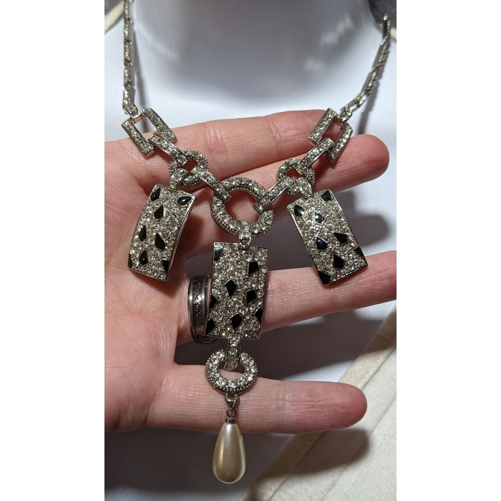 Other Retro Glam Silver Rhinestone Statement Necklace Size ONE SIZE - 8 Thumbnail