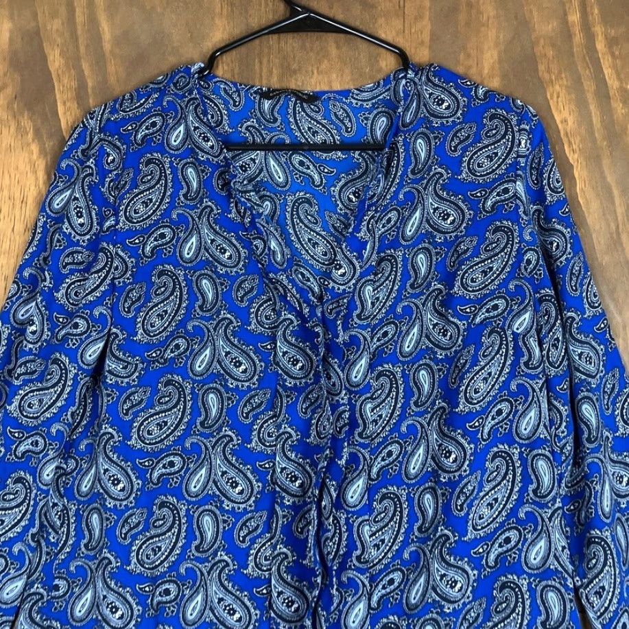 Banana Republic Banana Republic Blouse Blue Paisley V Neck Popover 3/4 Sleeve S Womens Size S / US 4 / IT 40 - 2 Thumbnail