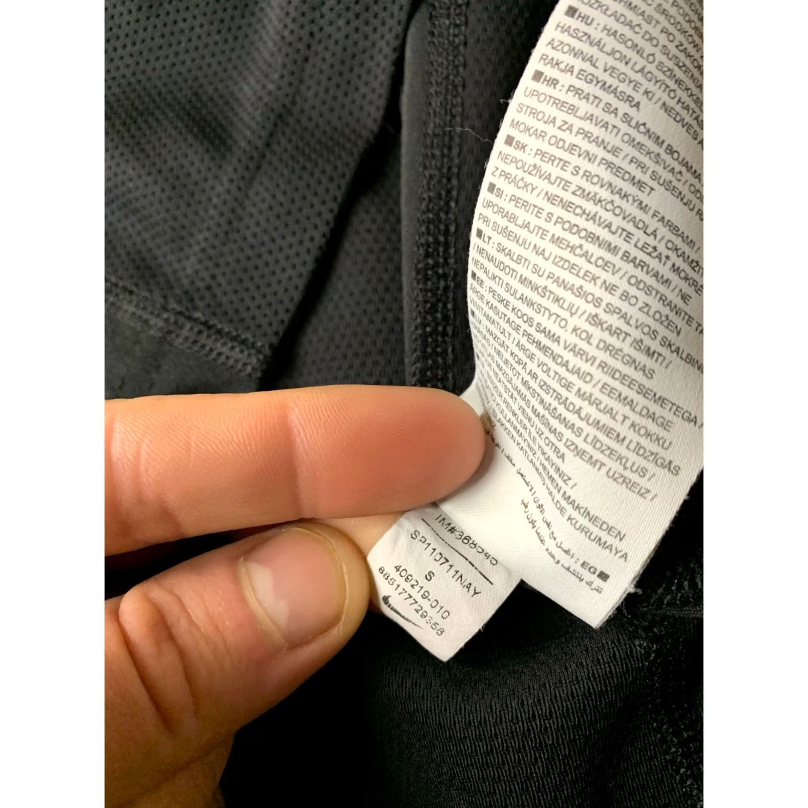 Nike Nike Dri-FIT Running Womens Training Shirt Jersey S Black Shirt Womens Nike Dri-FIT Run Training 2011 Shirt Size S / US 4 / IT 40 - 7 Thumbnail