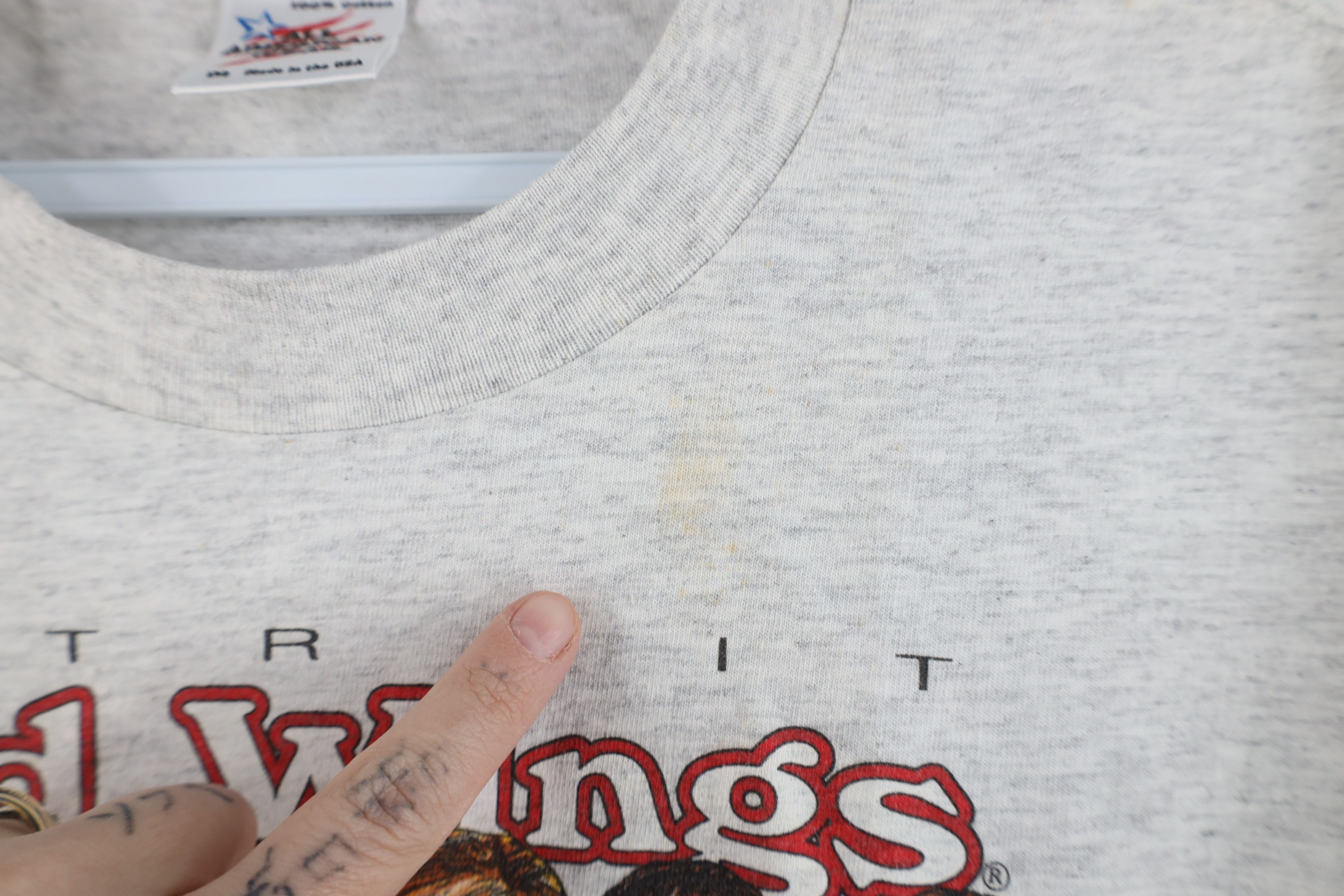Vintage Vintage 90s Cartoon Detroit Red Wings Hockey T-Shirt USA Size US M / EU 48-50 / 2 - 9 Thumbnail