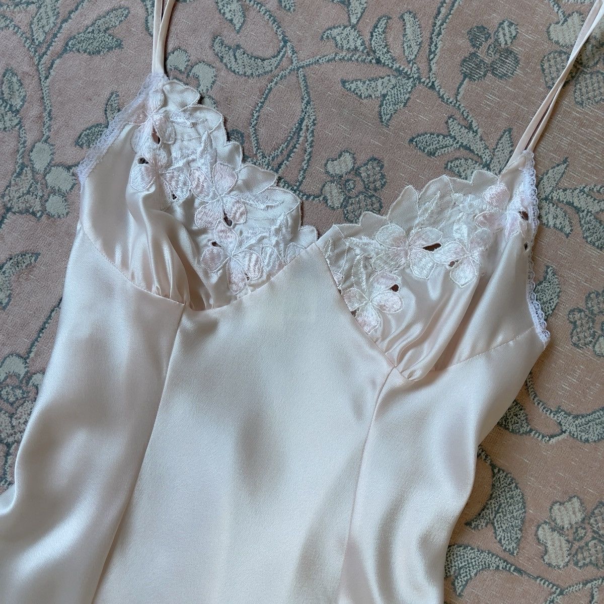 Victoria's Secret Victoria’s Secret 1980s Blush Pink Satin Mini Slip Dress (M) Size M / US 6-8 / IT 42-44 - 9 Thumbnail