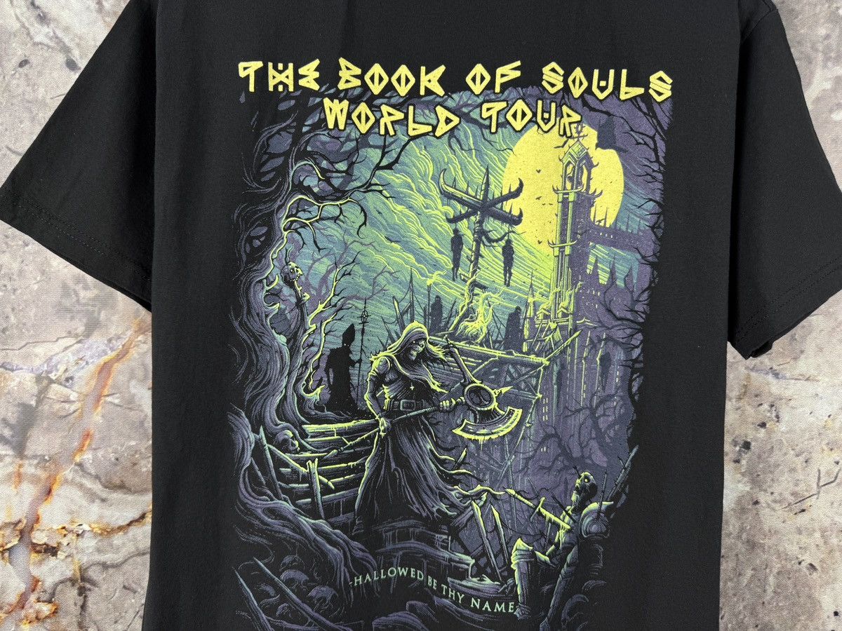 Iron Maiden Men’s Iron Maiden World Tour 2017 T-Shirt Size Medium Size US M / EU 48-50 / 2 - 15 Thumbnail