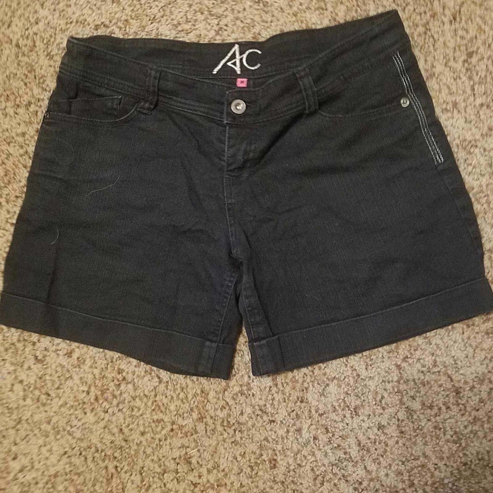 Designer Ann Christine Black Shorts Size Medium Size 32" / US 10 / IT 46 - 2 Thumbnail