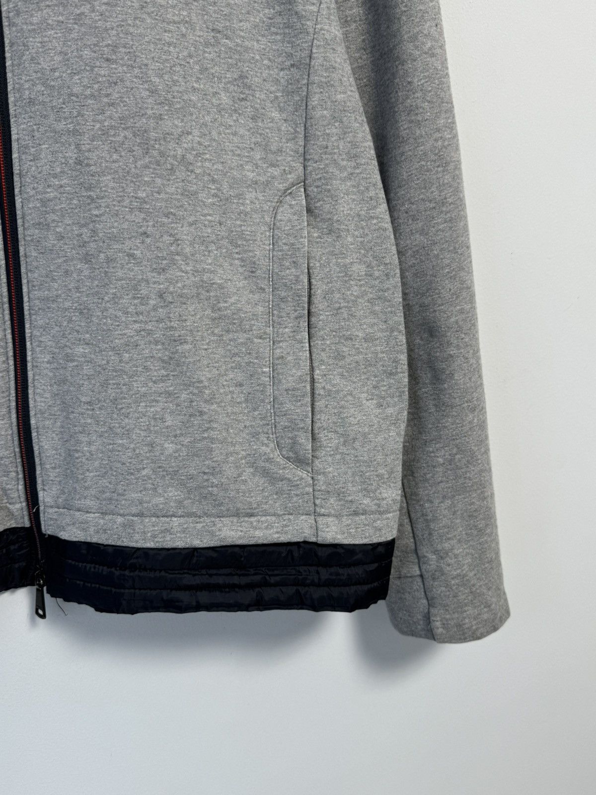 Other HACKETT MEN ASTON MARTIN AMR TRAVEL HOODY/HOODIE GREY Size US L / EU 52-54 / 3 - 8 Thumbnail