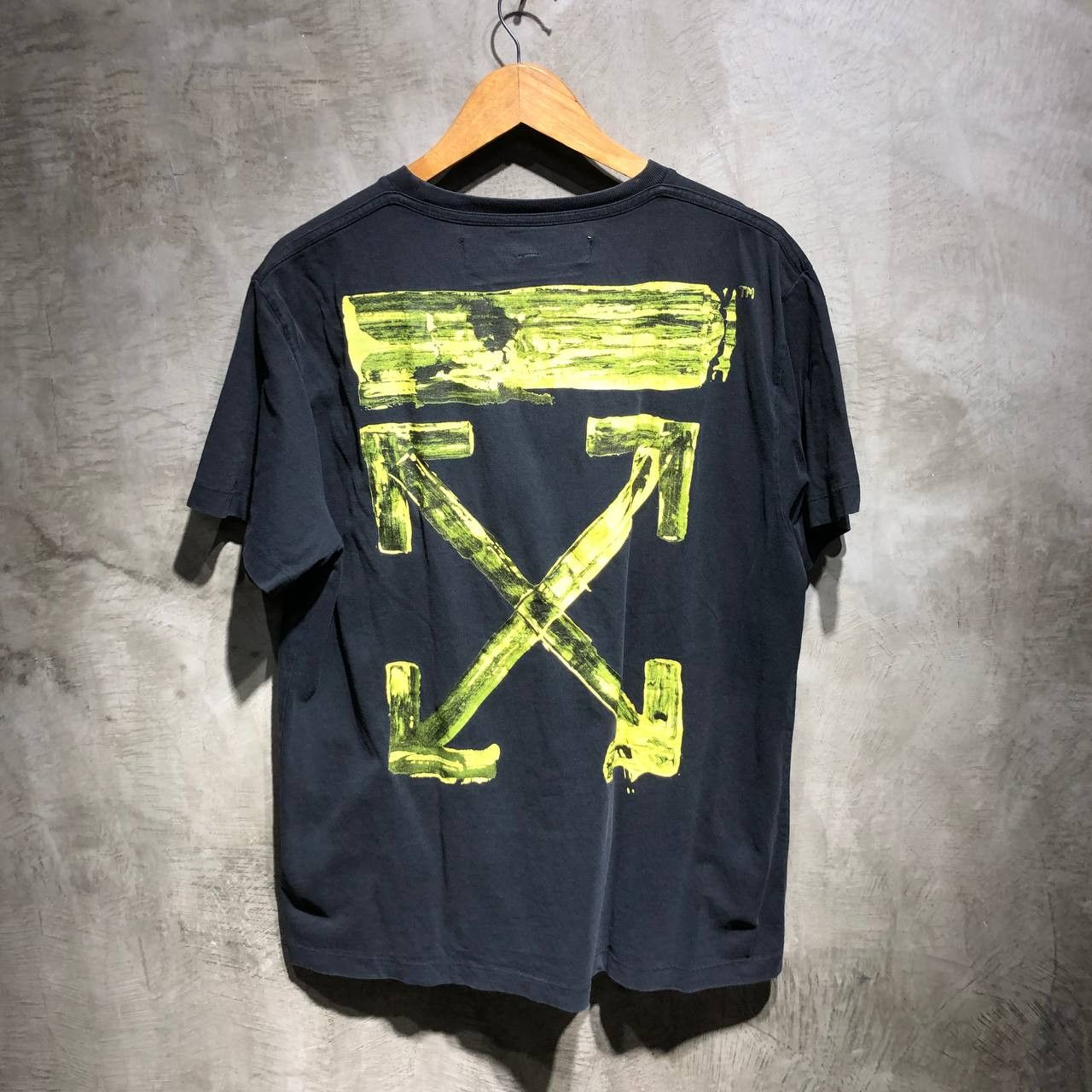 image of Off White Off-White Acrylic Arrows Tee in Black, Men's (Size Large)