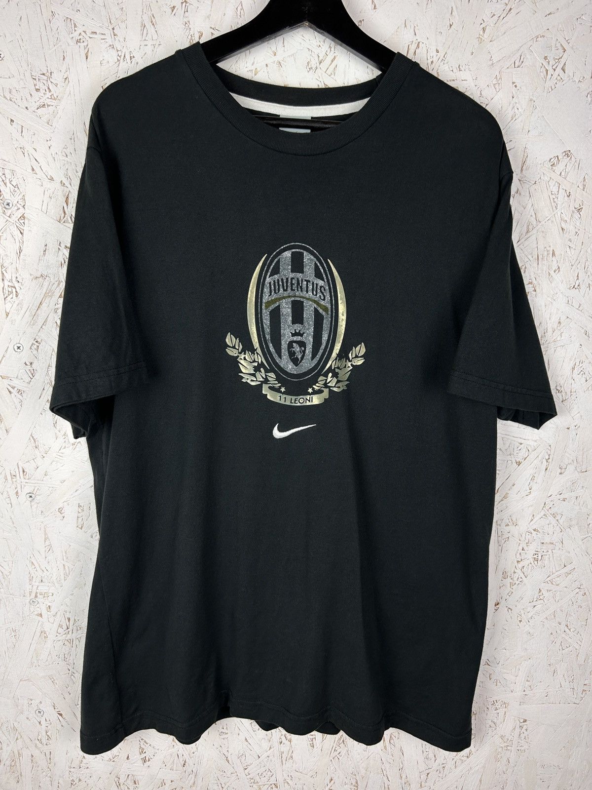 Nike 00s Vintage Nike Juventus Center Swoosh Logo T-Shirt Size US XL / EU 56 / 4 - 1 Thumbnail