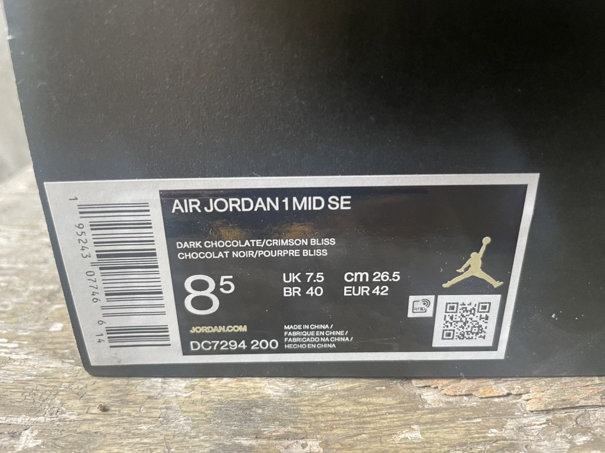 Nike Nike AJ 1 Mid Top Sneakers BNIB Size US 8.5 / EU 41-42 - 8 Thumbnail
