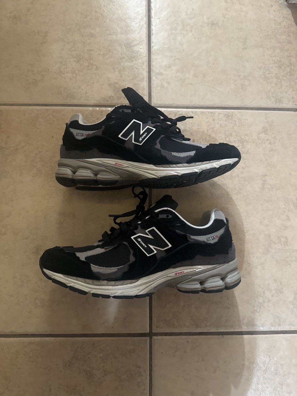 men's new balance 2002r black sale