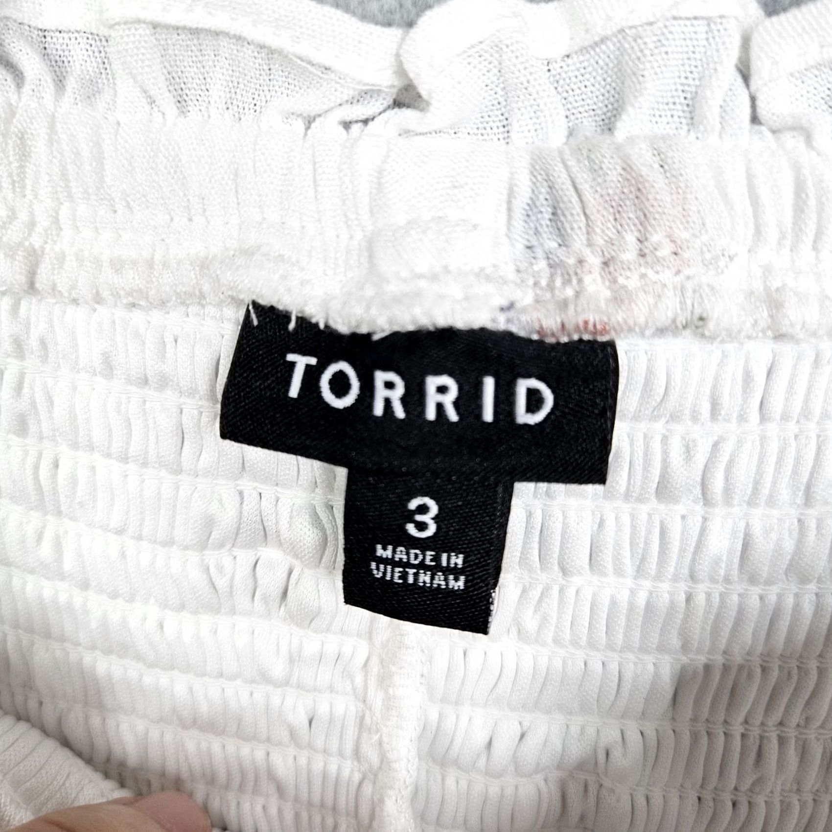 Torrid Torrid Blouse Shirt Cropped Short Sleeve White Plus Size 3 Ruffle Embroidered Smocked Casual Women's Top Size XS / US 0-2 / IT 36-38 - 5 Thumbnail