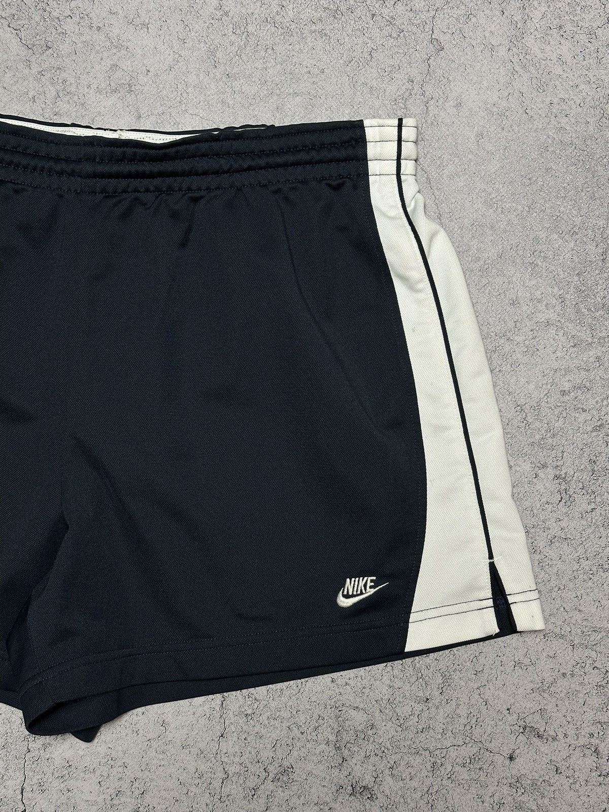 Nike Vintage Nike Running Swoosh Shorts Size L Y2K Size US 34 / EU 50 - 2 Thumbnail