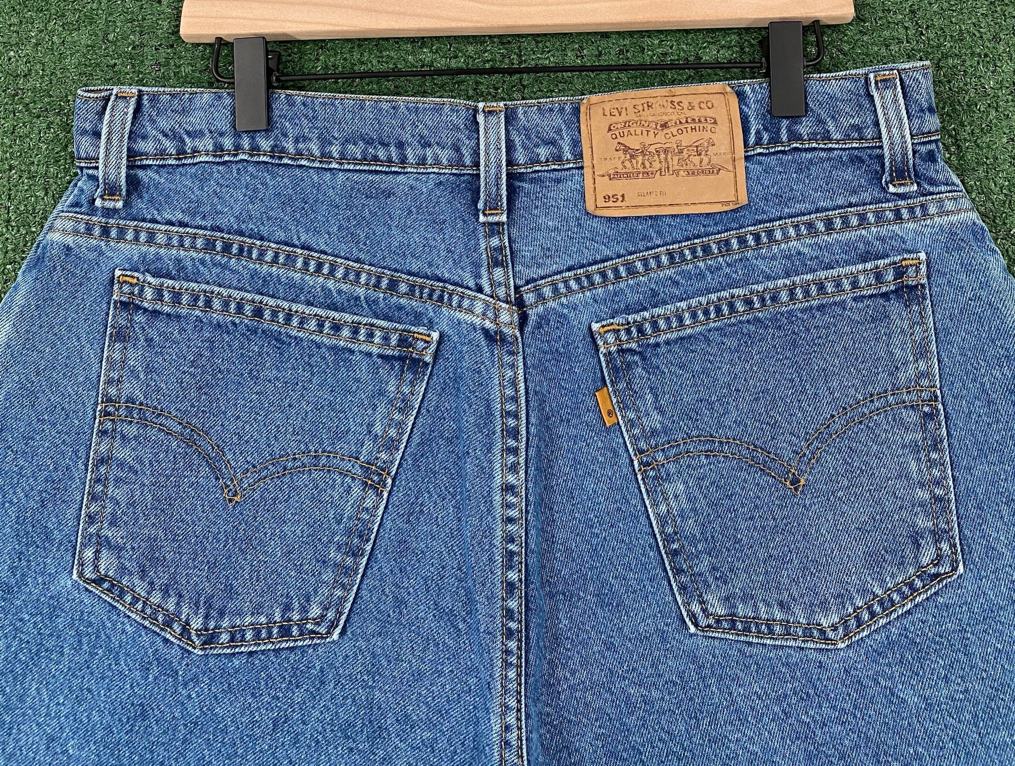 Levi's 90’s Levi’s 951 Brown Tab Relaxed Fit Jean Shorts 34” Waist Size 34" / US 12 / IT 48 - 5 Thumbnail
