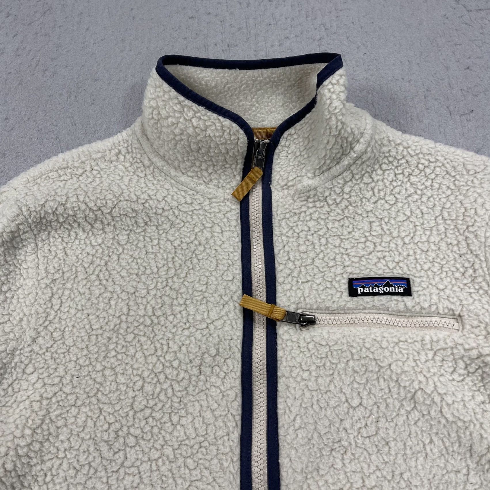 Patagonia Patagonia Jacket Womens M Beige Oatmeal Retro Fleece Pullover Pockets Logo Travel Casual Winter Fall Spring Shirt Womens Size M / US 6-8 / IT 42-44 - 2 Thumbnail
