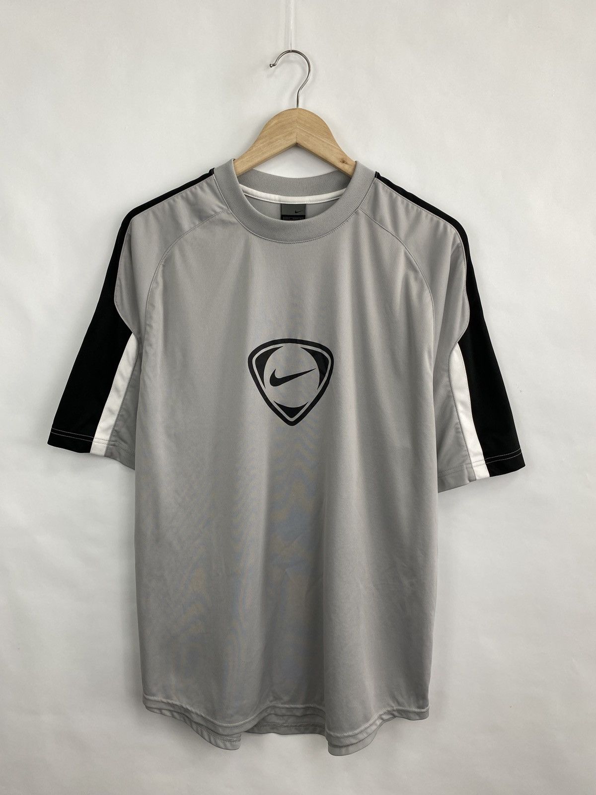 Nike 🇺🇸 Vintage 90s Nike Total Ninety Center Swoosh Retro T-Shirt Size US L / EU 52-54 / 3 - 3 Thumbnail