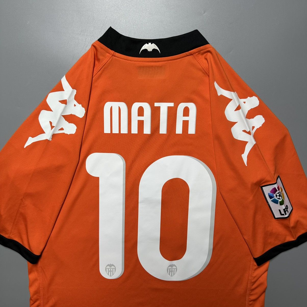 Kappa VALENCIA KAPPA 2010/2011 FOOTBALL AWAY JERSEY #10 MATA Size US M / EU 48-50 / 2 - 8 Thumbnail