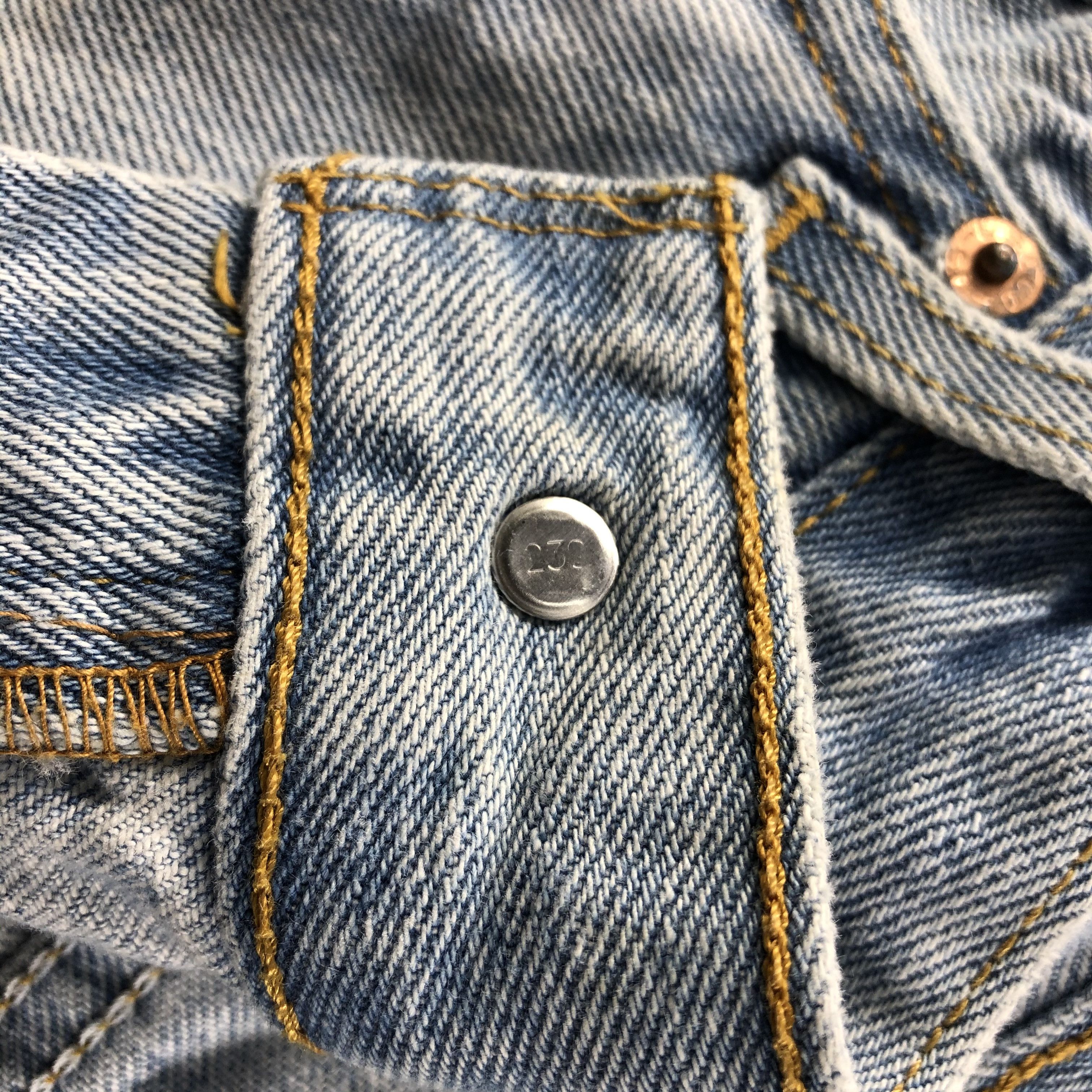 Levi's Light Wash Vintage Levis 550 Jeans-J1147 Size US 39 - 9 Thumbnail