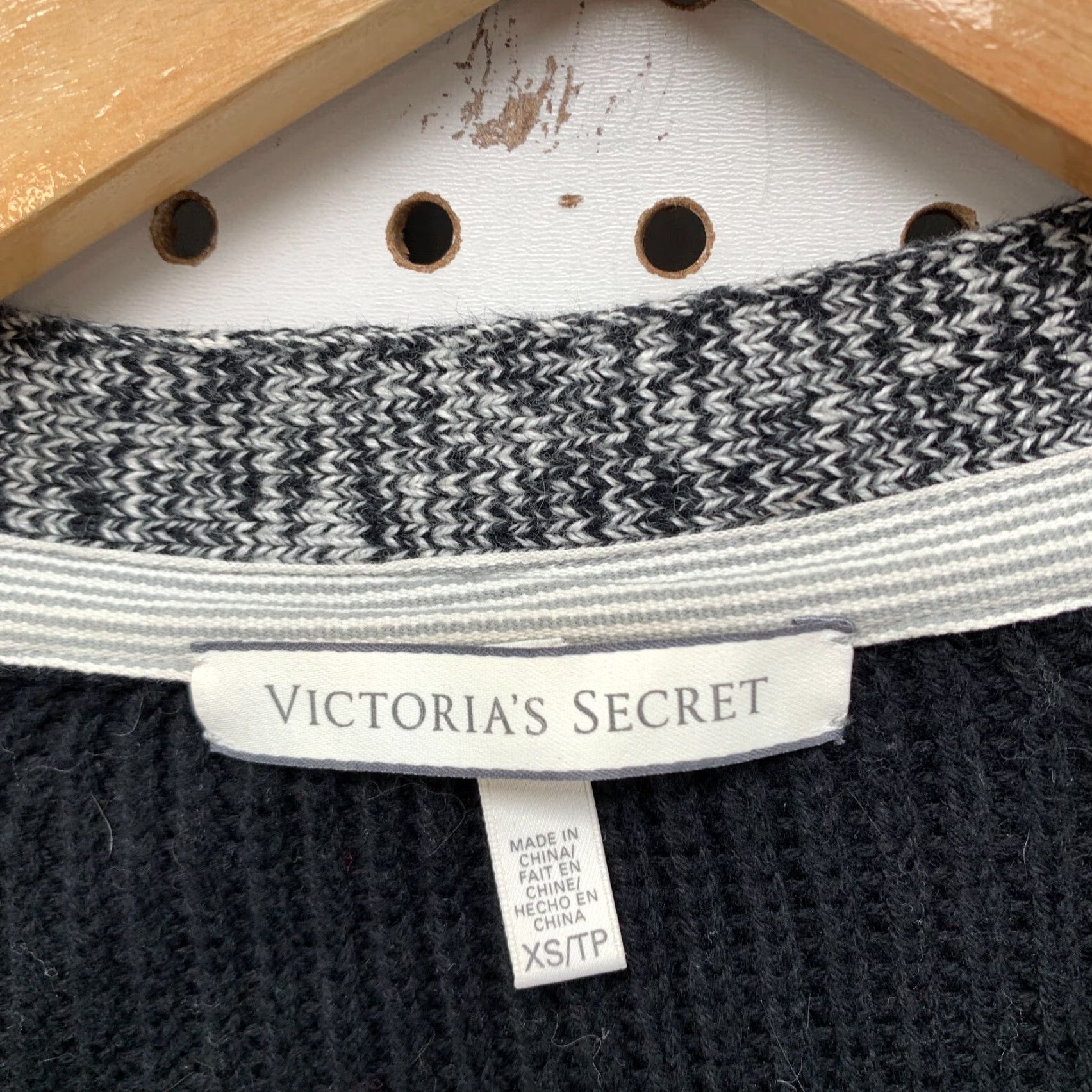 Victoria's Secret VINTAGE Victoria's Secret Cardigan Sweater Womens XS Gray Black Rib Knit Button 24x29 Size XS / US 0-2 / IT 36-38 - 7 Thumbnail