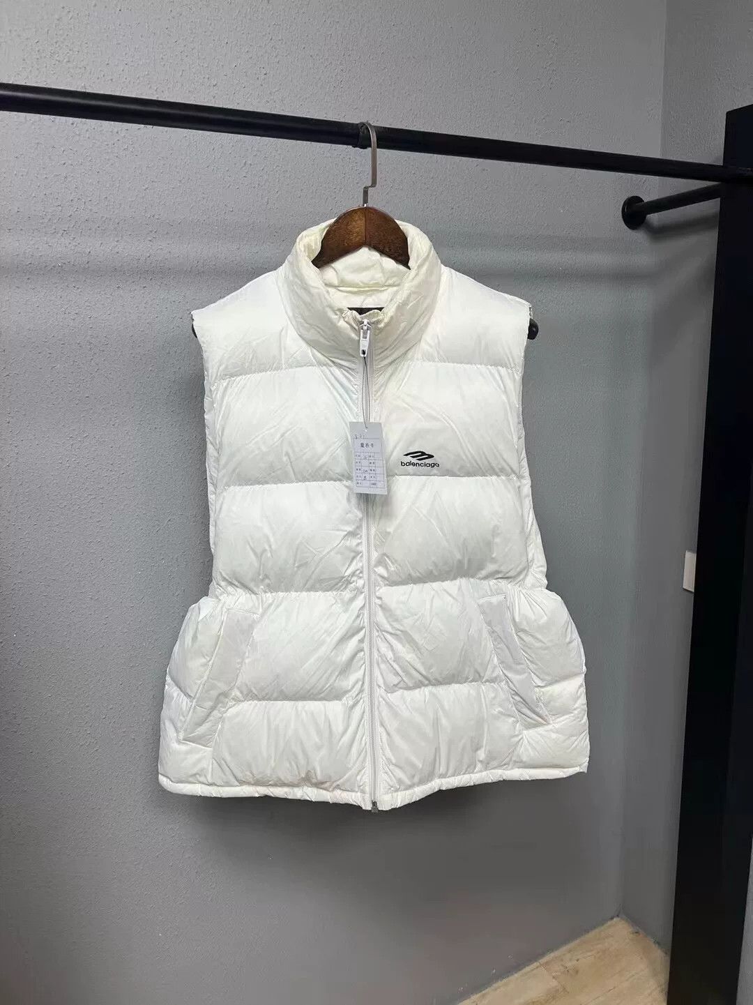 Balenciaga balenciaga white ski vest size 36 Size S / US 4 / IT 40 - 1 Thumbnail
