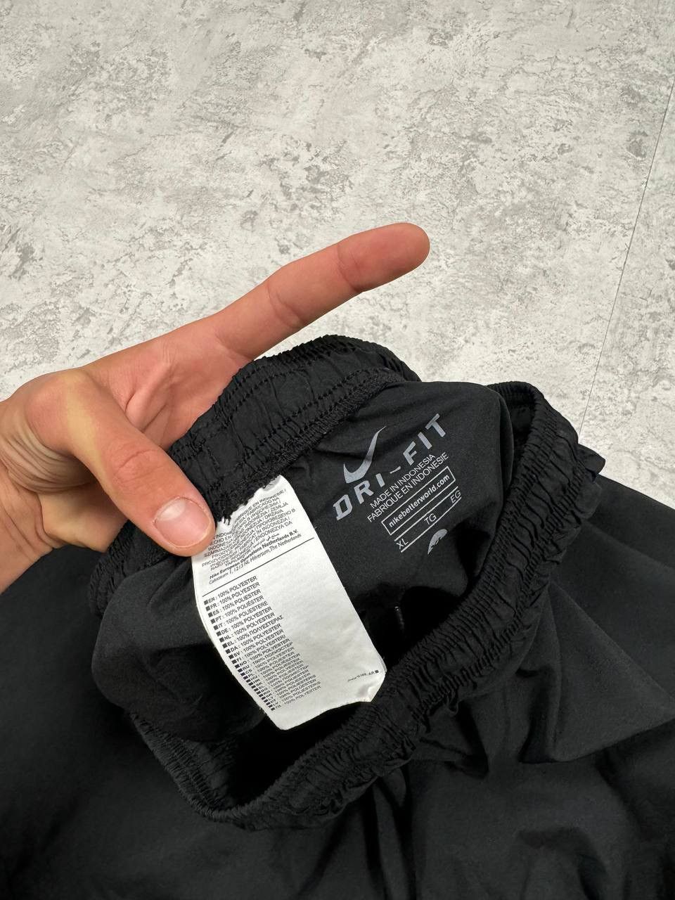 Nike Nike Black Shorts Size L-XL Size US 35 - 9 Thumbnail