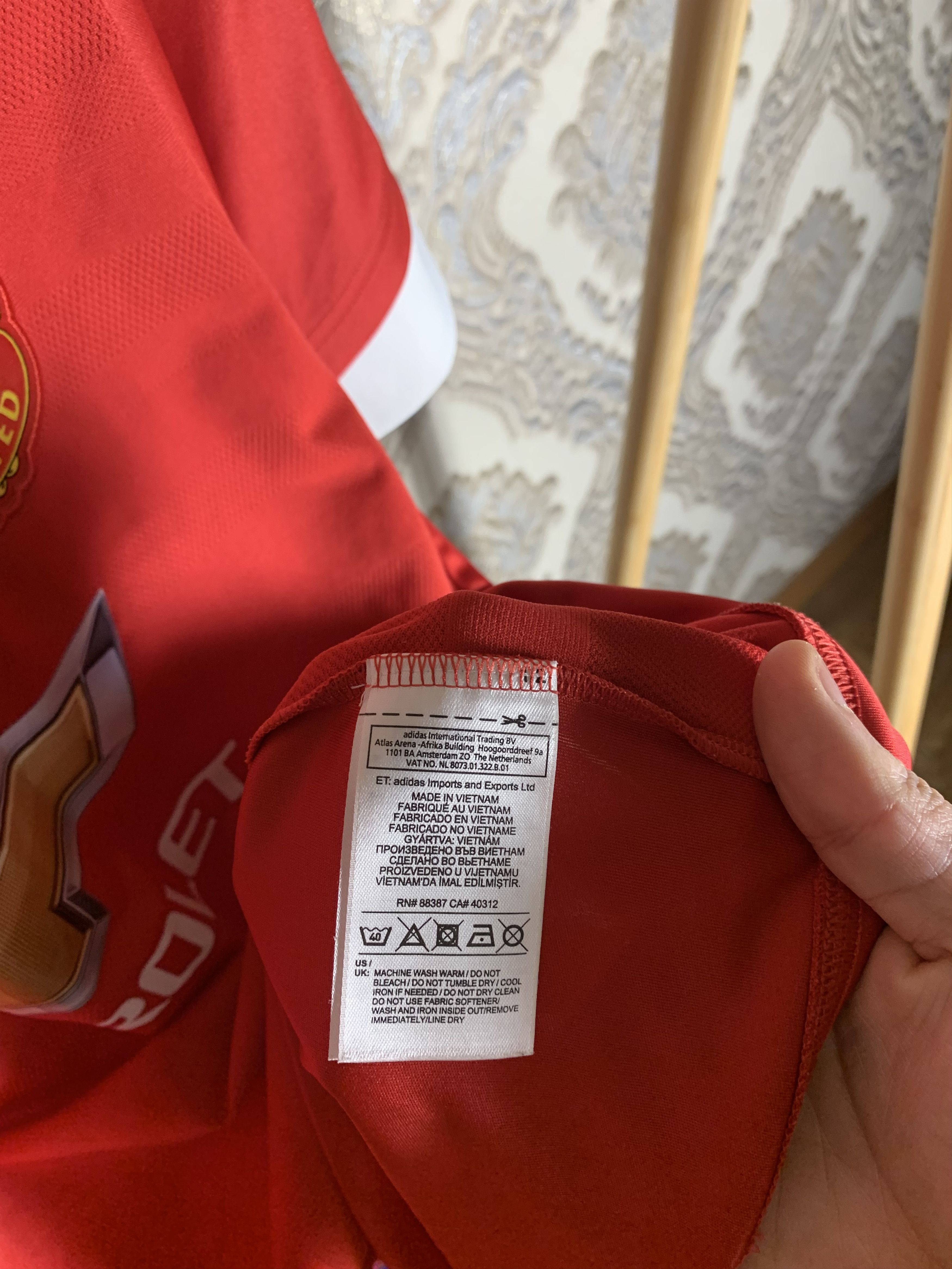 Adidas VINTAGE ADIDAS FC MANCHESTER UNITED ENGLAND SOCCER JERSEY Size US L / EU 52-54 / 3 - 6 Thumbnail