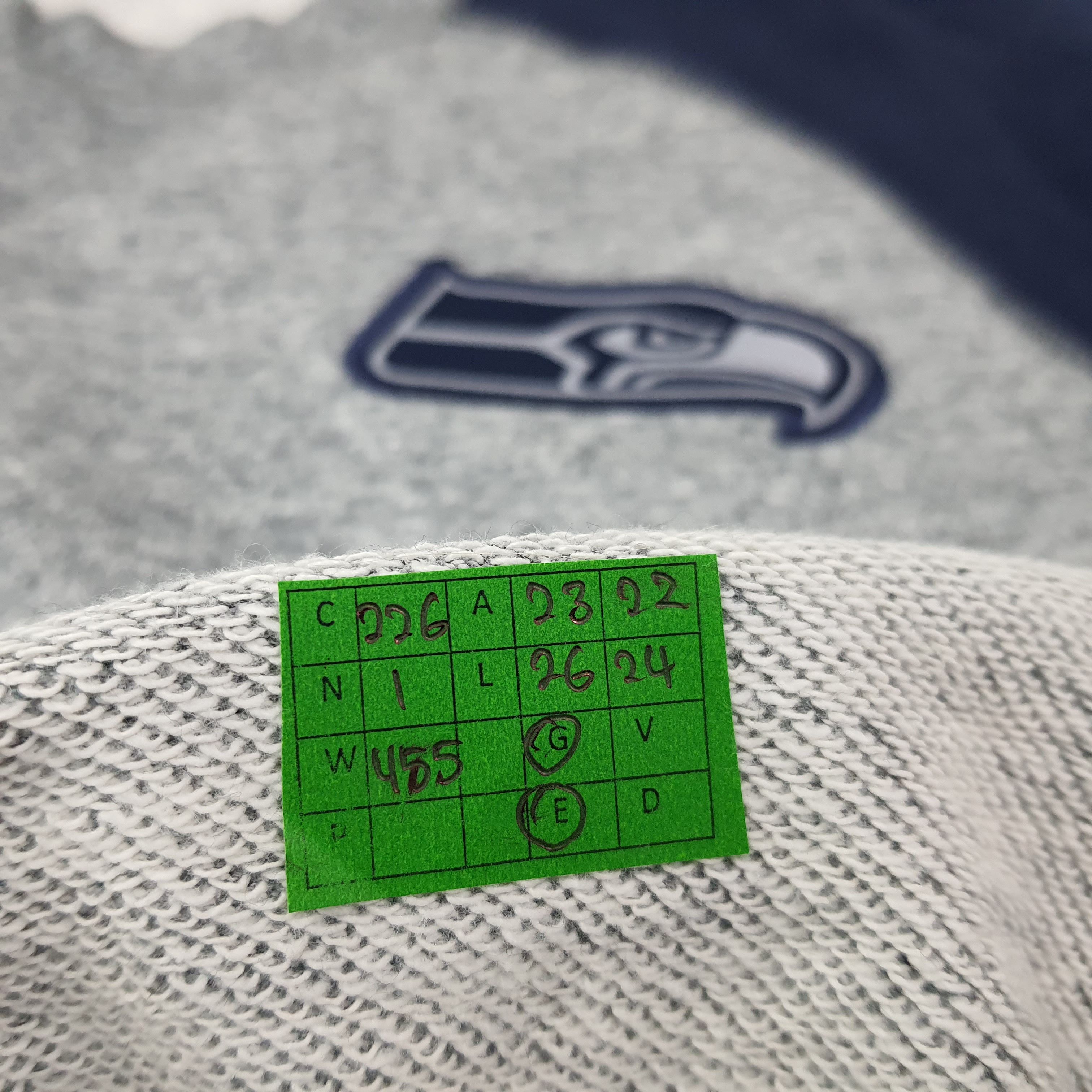 Nike Vintage Nike NFL Seattle Seahawks Raglan Sweatshirt C226N1 Size US L / EU 52-54 / 3 - 10 Thumbnail