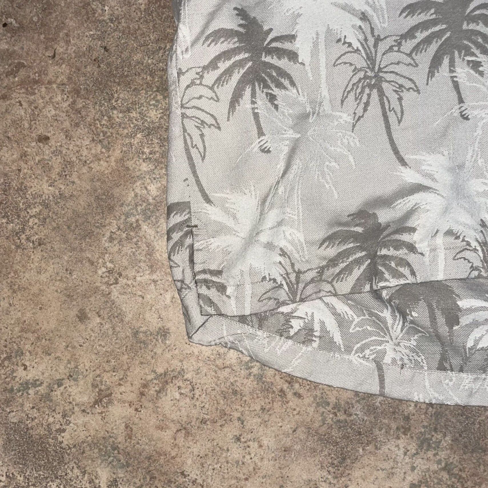 Tommy Bahama VINTAGE Tommy Bahama Hawaiian Shirt Short Sleeve Men Large 100% Silk Palm Tree Print Beige Tropical Bahamas Size US L / EU 52-54 / 3 - 3 Thumbnail