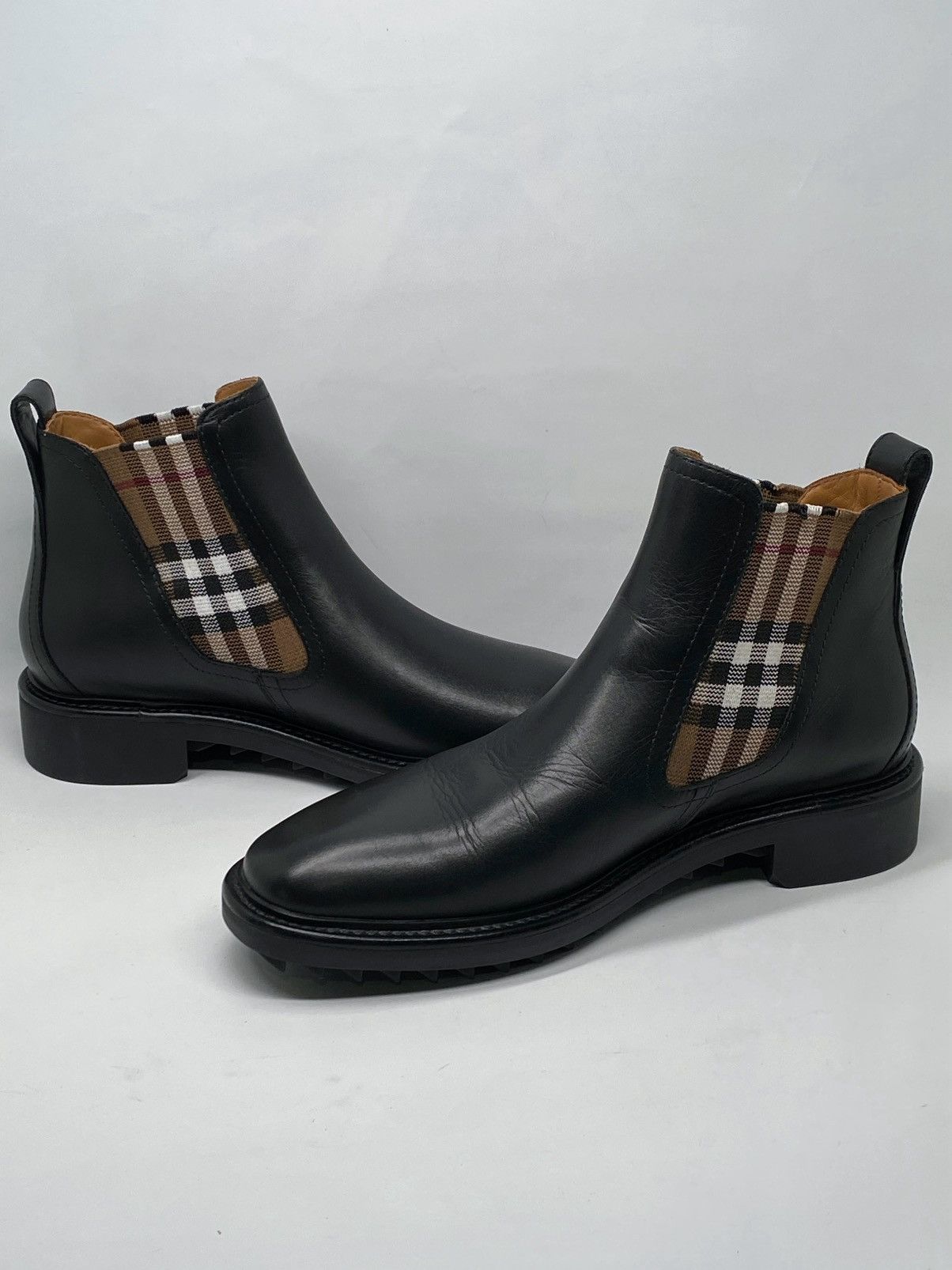 Burberry Burberry Men's Allostock Chelsea Boots size 40/us size 7 Size US 7 / EU 40 - 5 Thumbnail