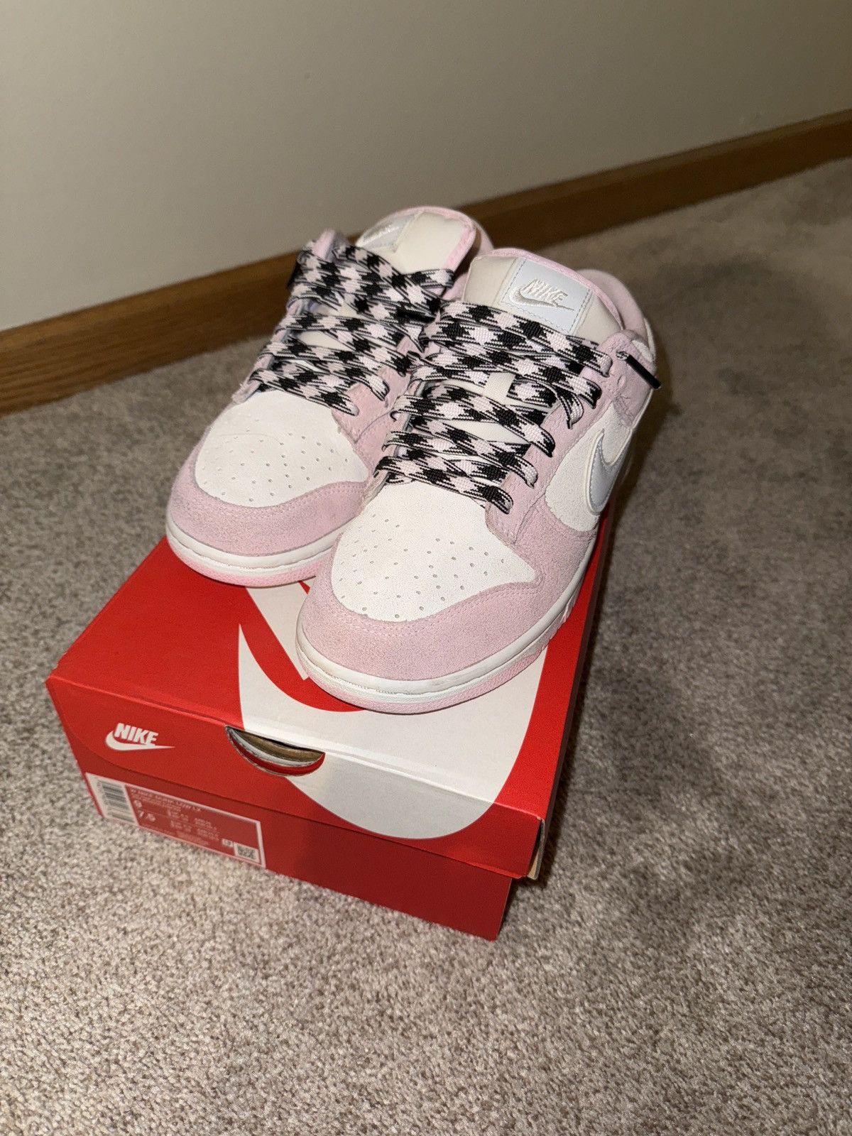 Nike Nike Dunk Low LX Pink Foam Size US 9 / IT 39 - 1 Thumbnail