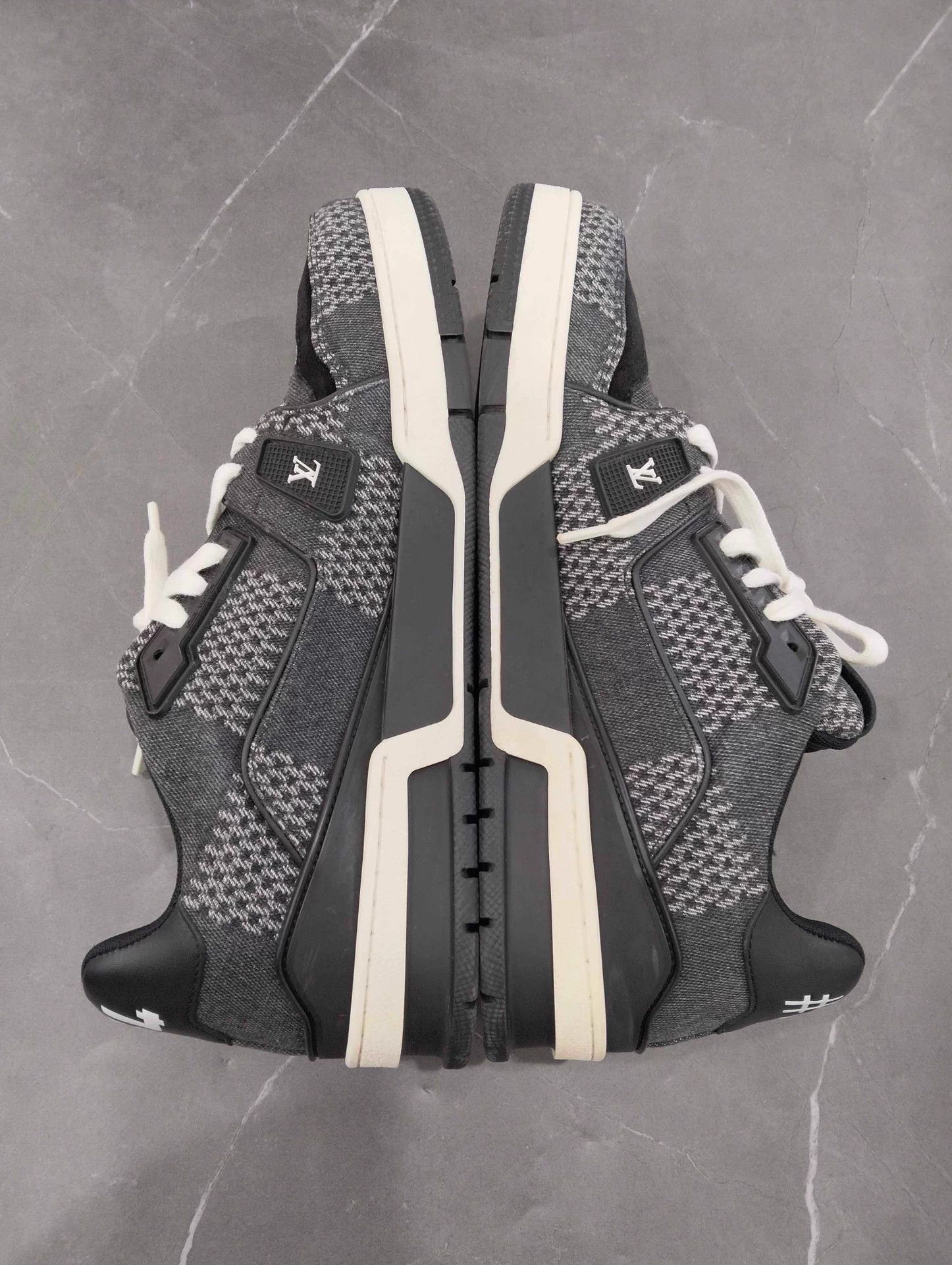 Louis Vuitton LV Damier Print Trainer Sneakers Size 42 Size US 9 / EU 42 - 2 Thumbnail