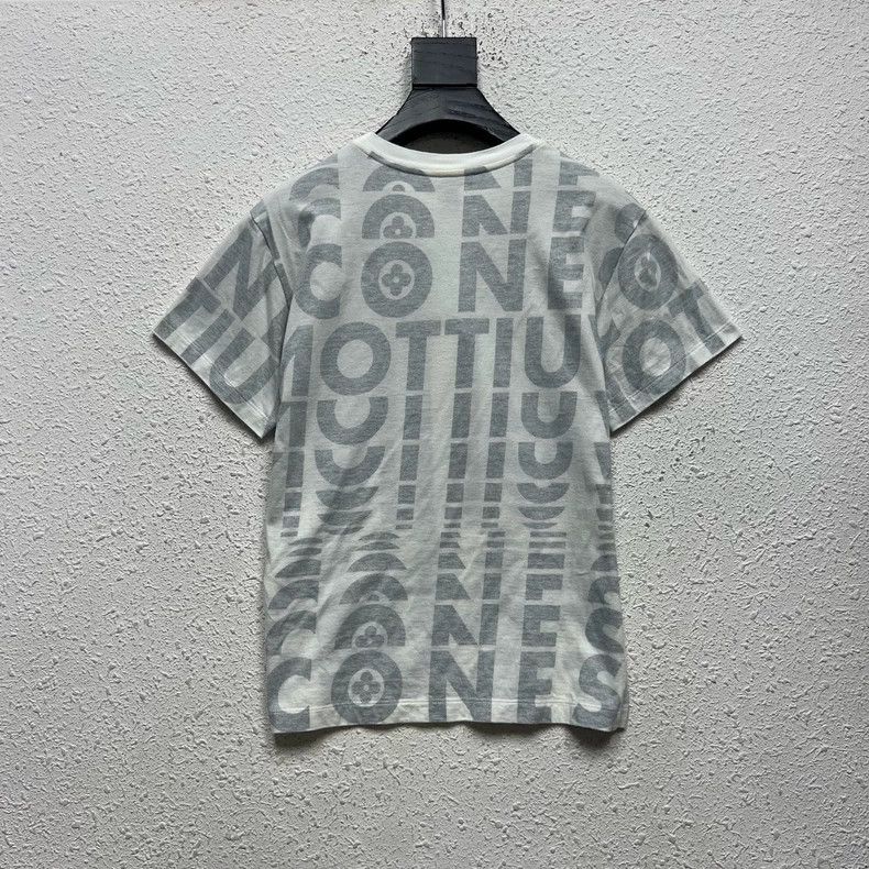Louis Vuitton Louis Vuitton Chain large logo printed on white background Size US XS / EU 42 / 0 - 2 Thumbnail